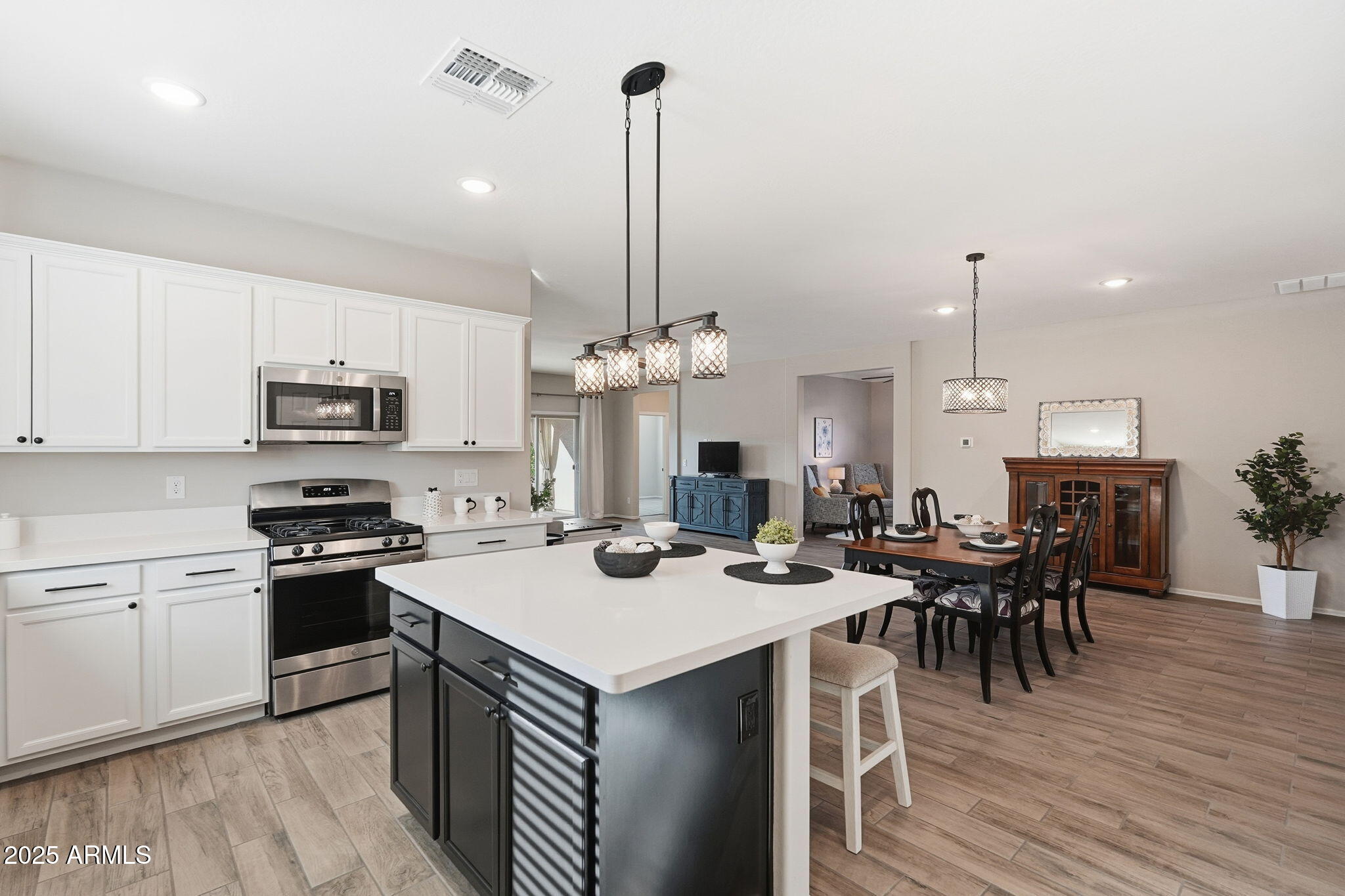 3017 N MAJESTIC Court