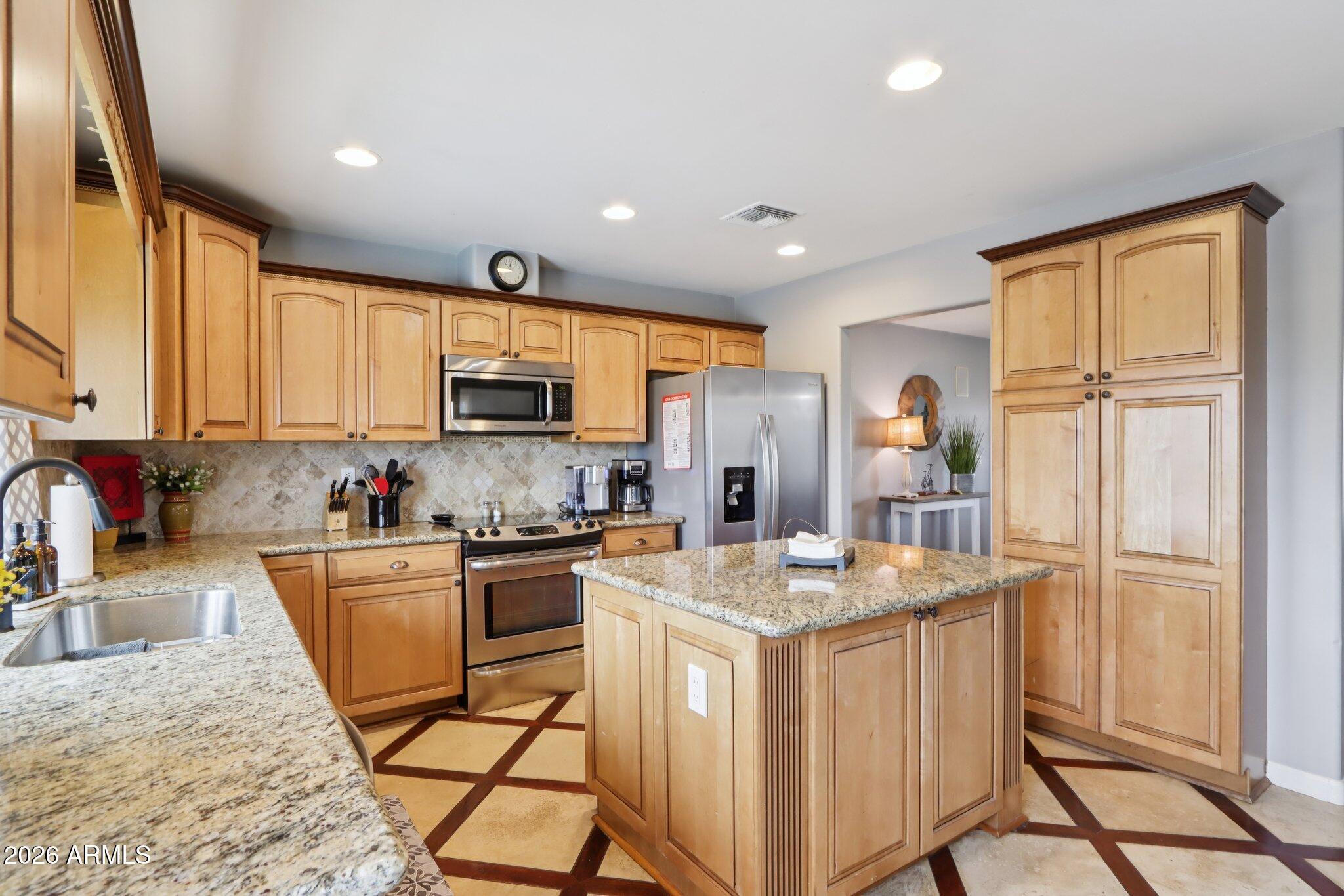 6603 S COLLEGE Avenue