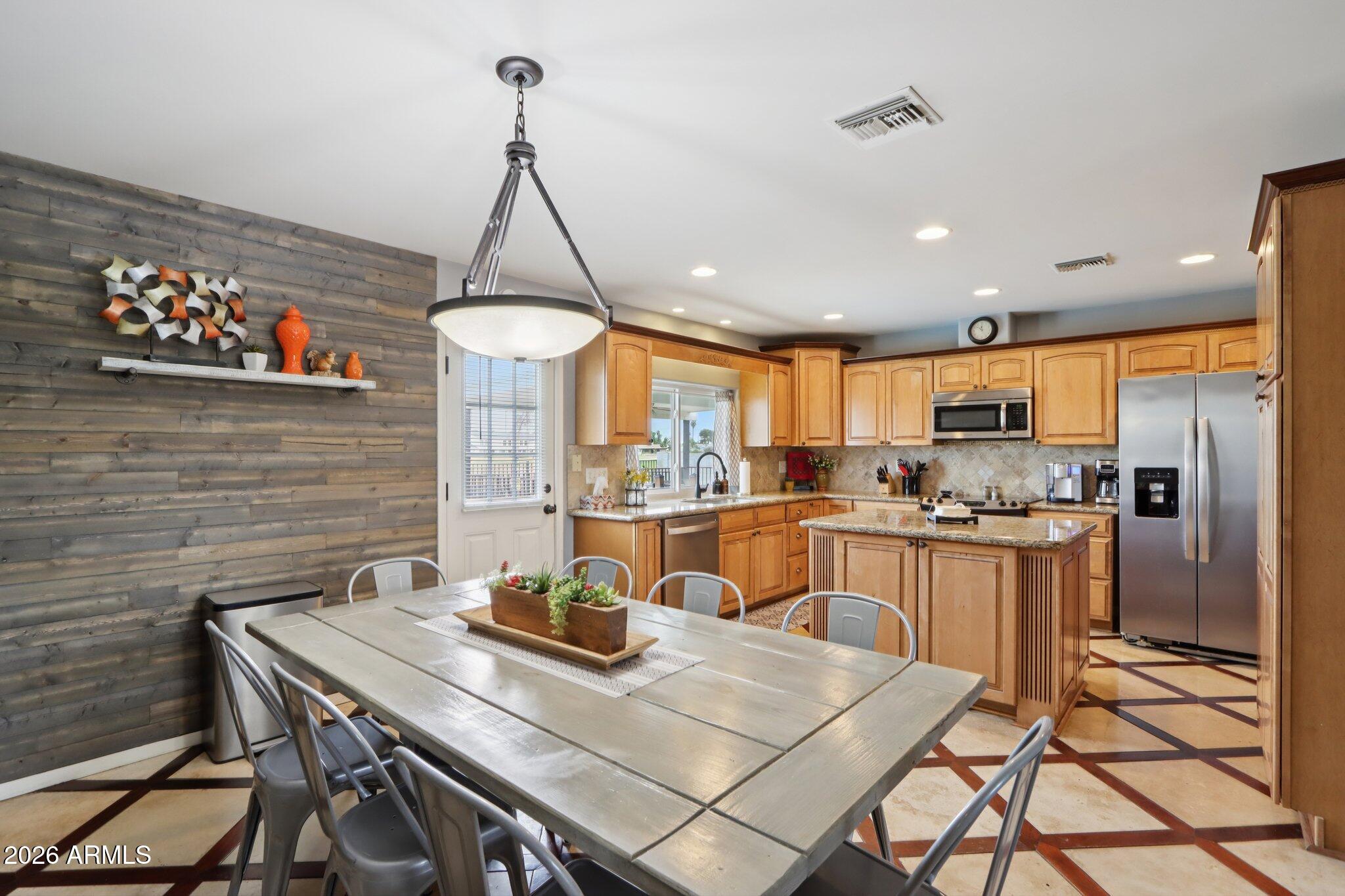 6603 S COLLEGE Avenue