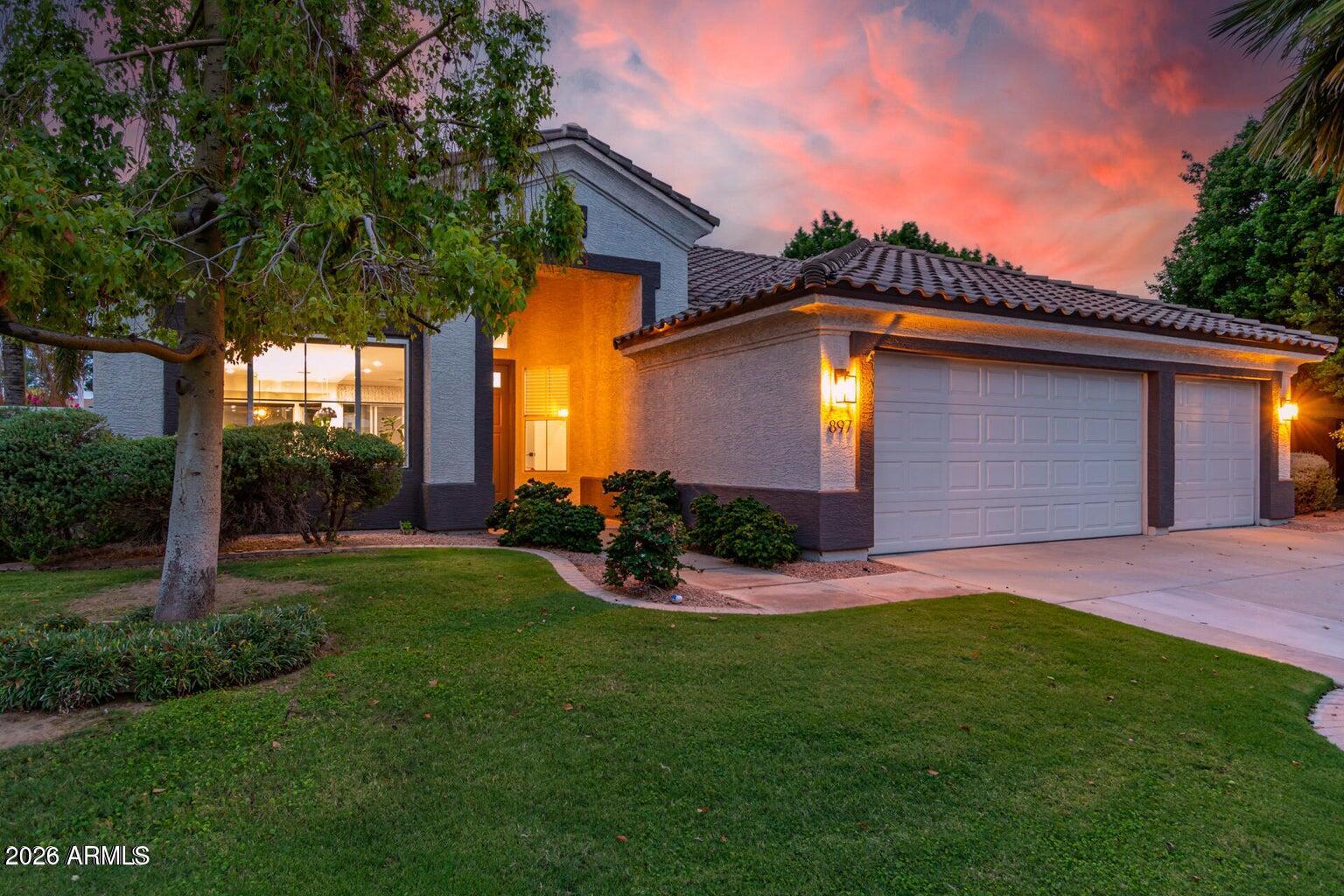 897 W EBONY Drive