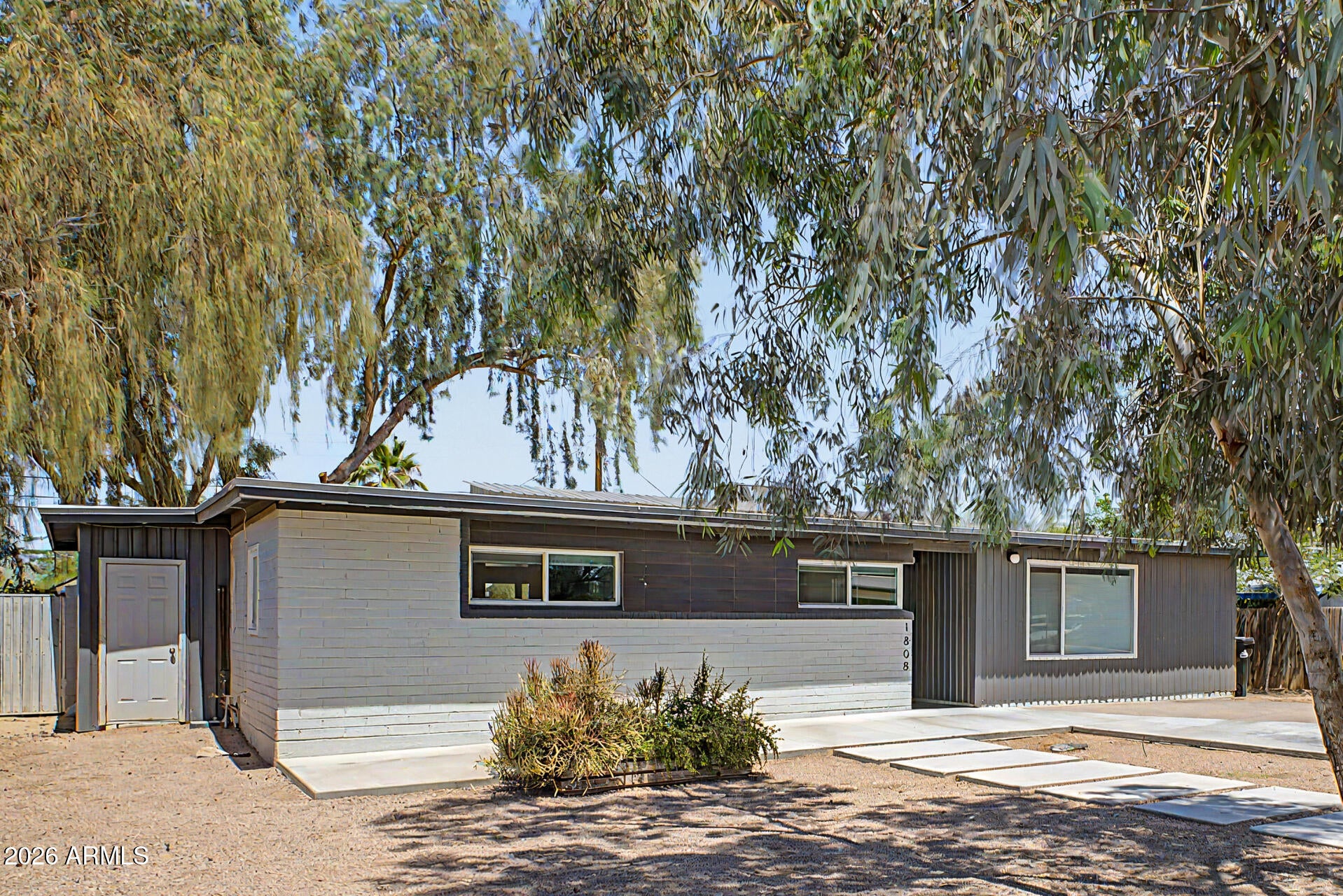1808 N 80TH Place