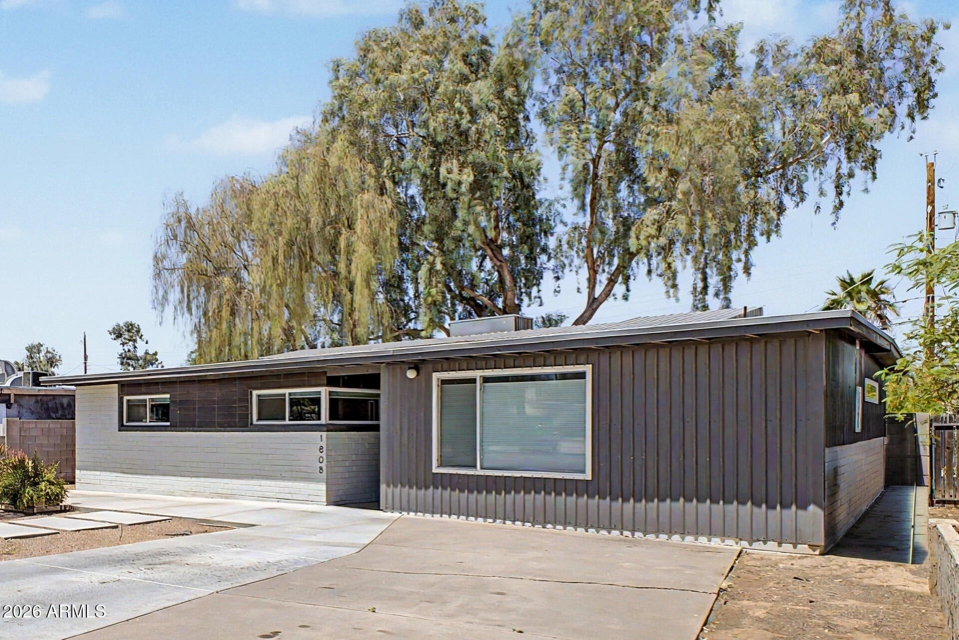 1808 N 80TH Place