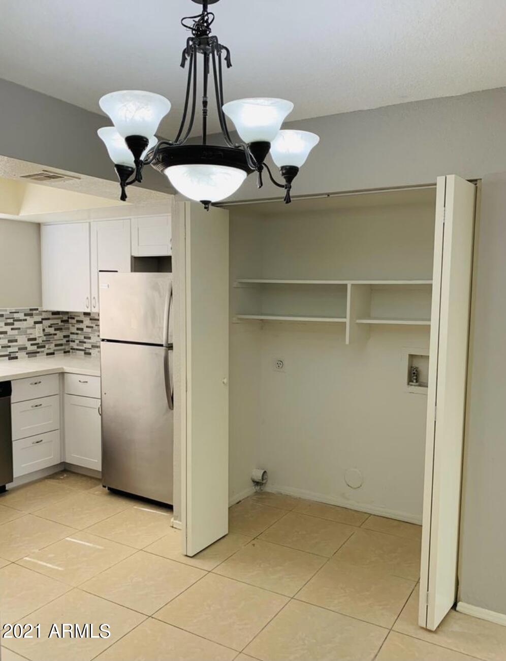 1542 W SAHUARO Drive 3