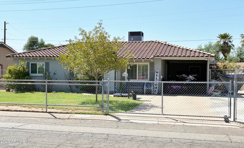 Photo of 2911 W Montebello Avenue, Phoenix, AZ 85017 (MLS # 7073660)