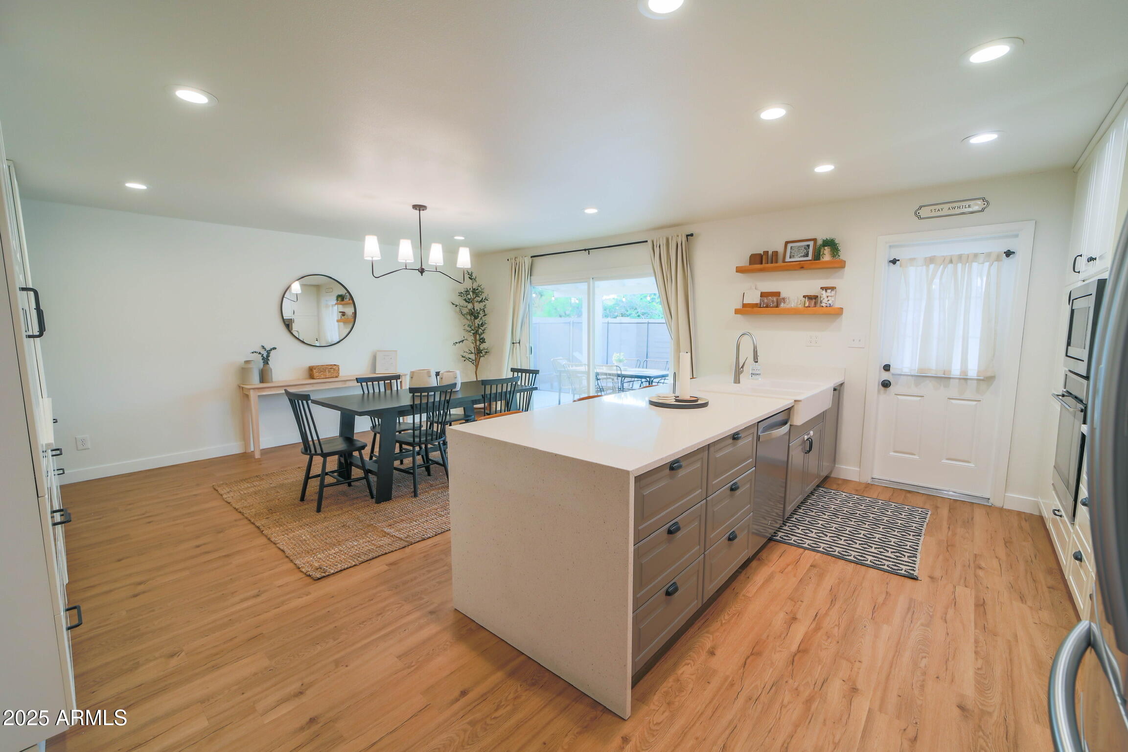 1224 E Alameda Drive