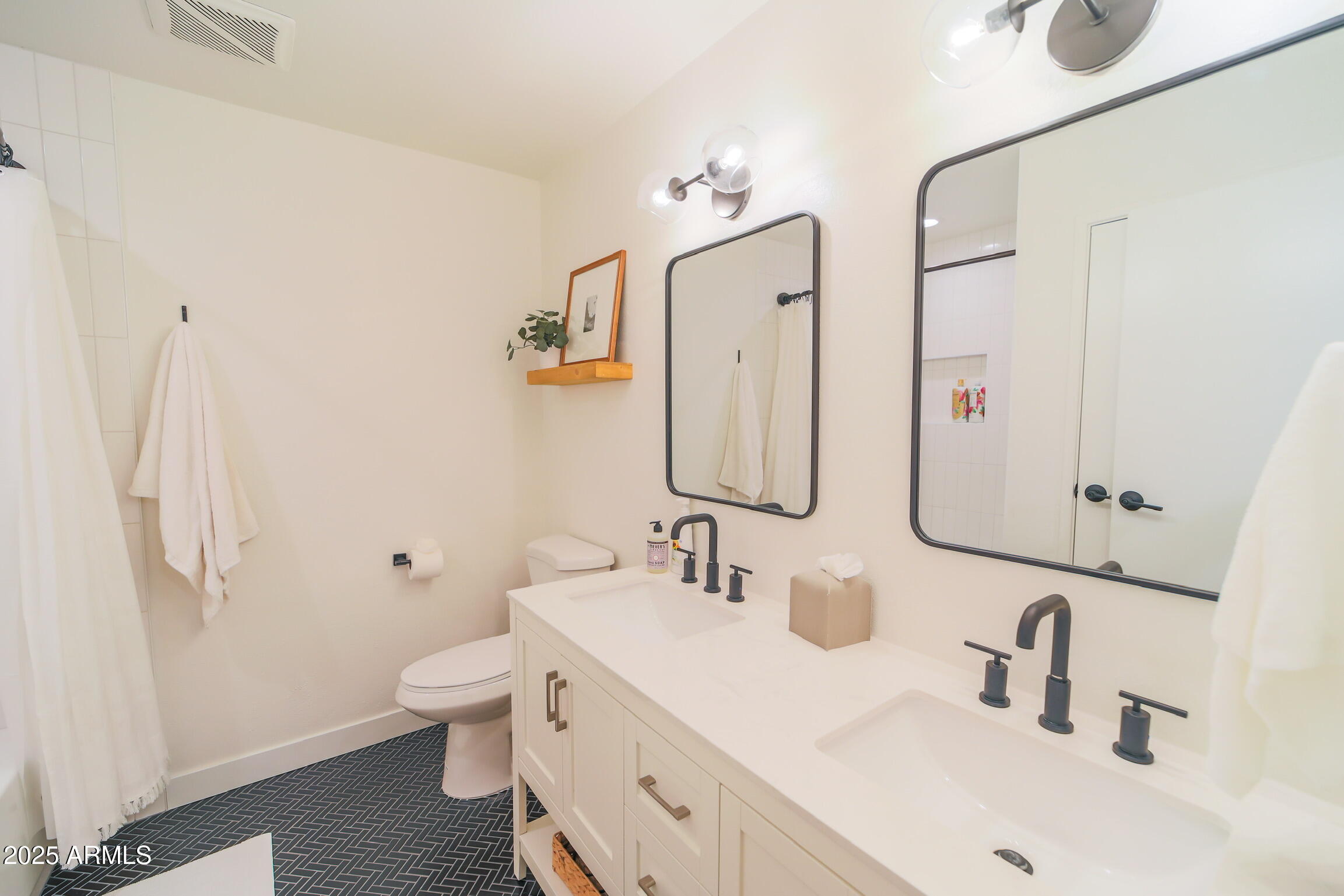 1224 E Alameda Drive