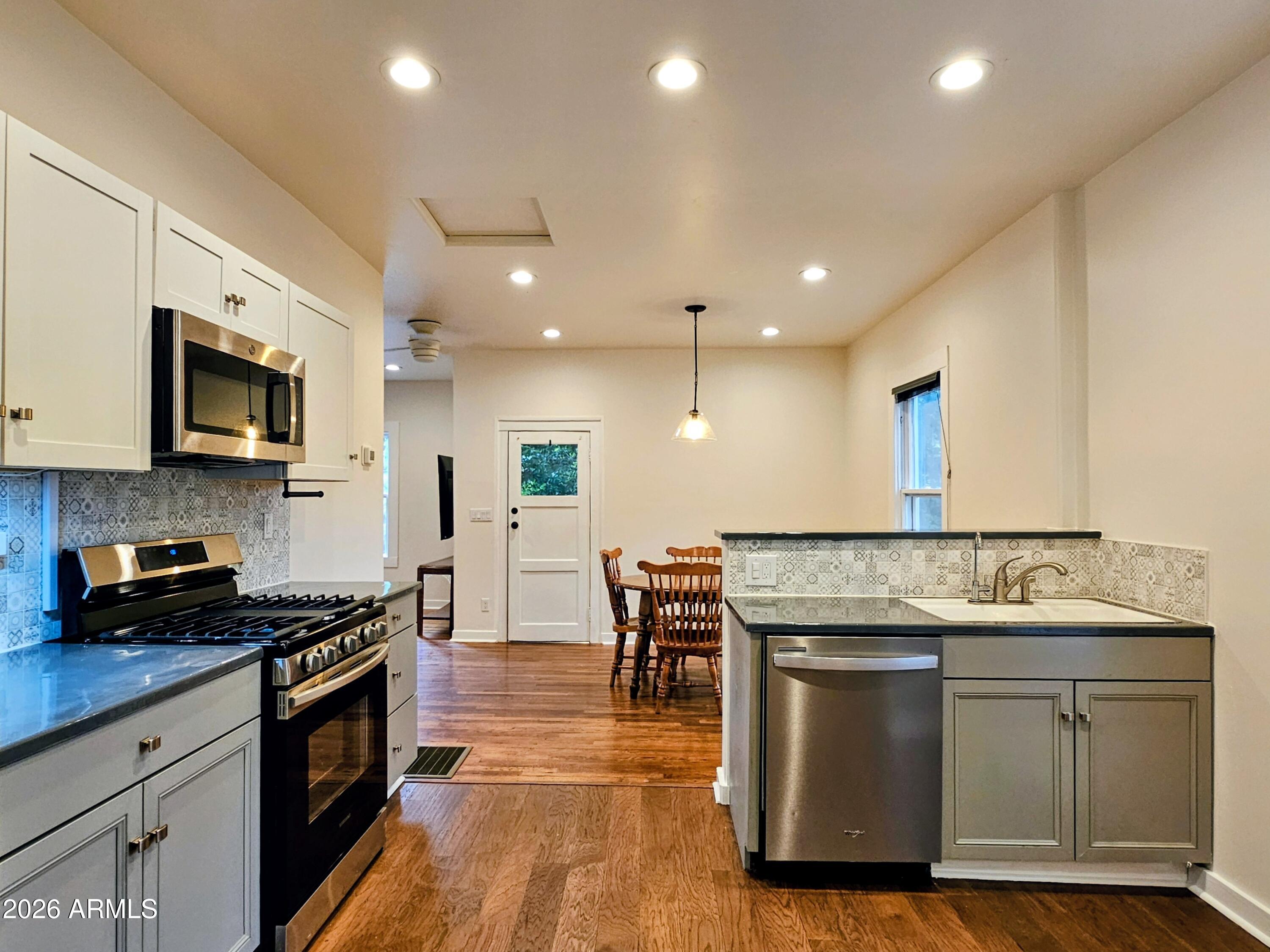 16 WOOD Canyon