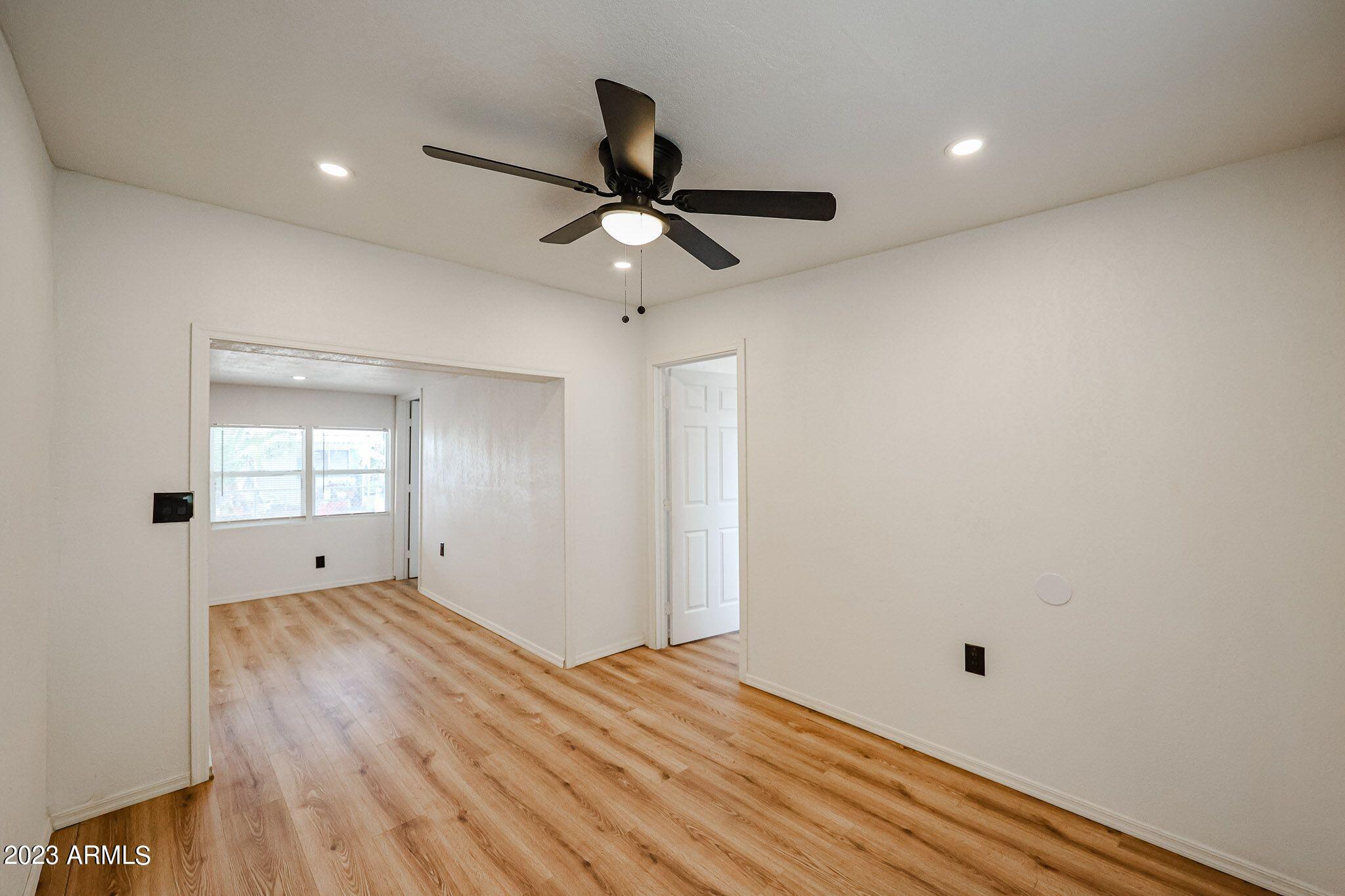 515 E CHARLESTON Avenue