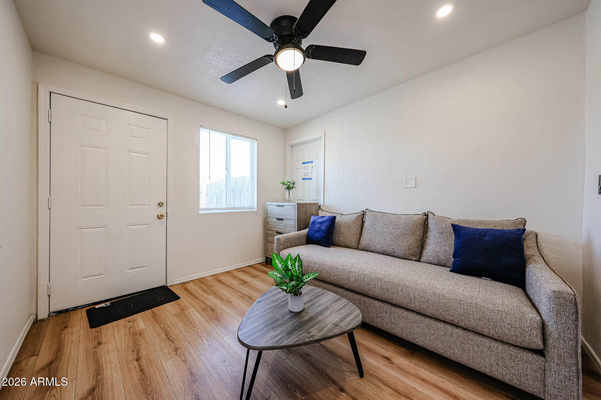 515 E CHARLESTON Avenue