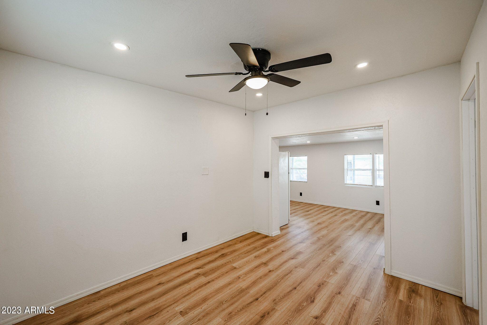 515 E CHARLESTON Avenue