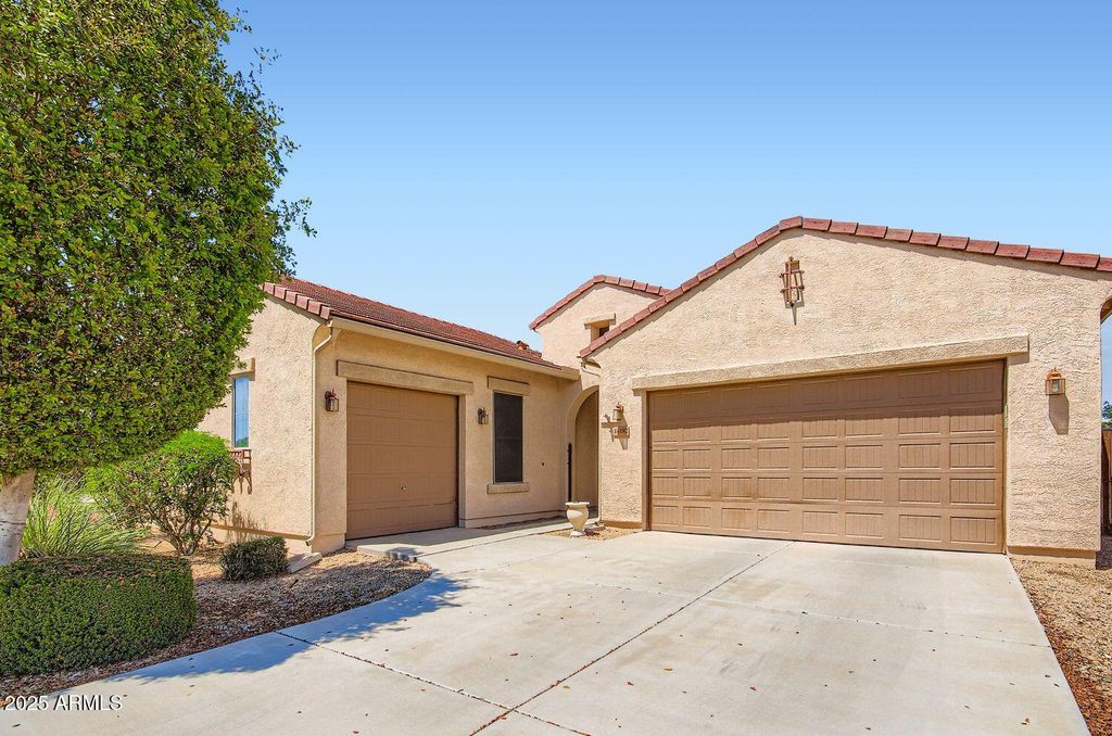 Photo of 16192 W Berkeley Road, Goodyear, AZ 85395 (MLS # 6908396)