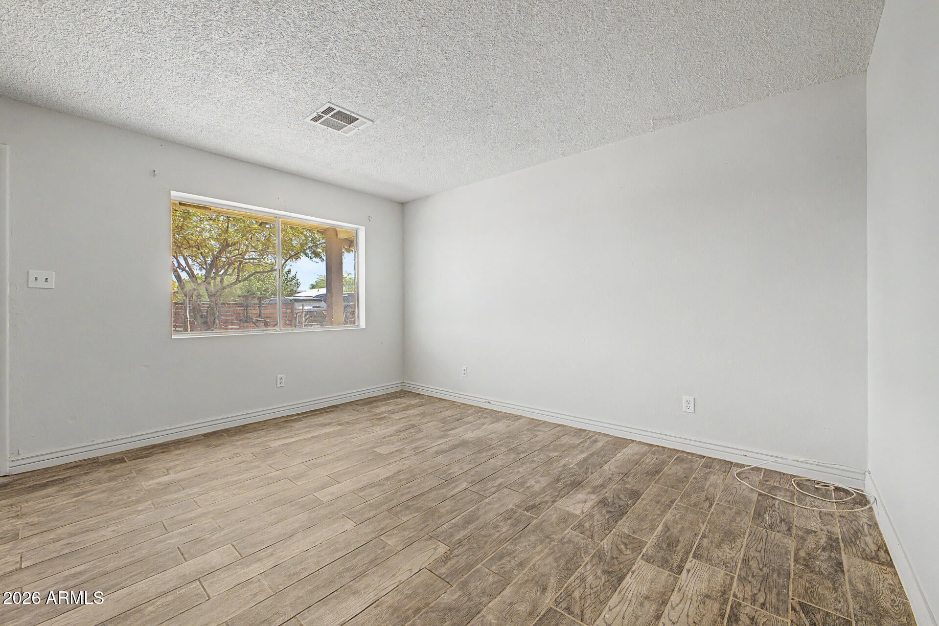 219 N LINCOLN Avenue