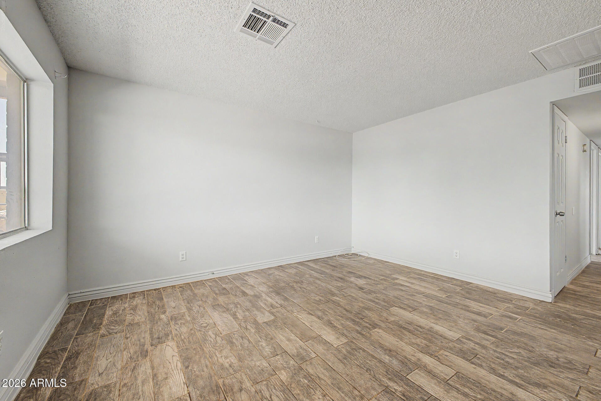 219 N LINCOLN Avenue