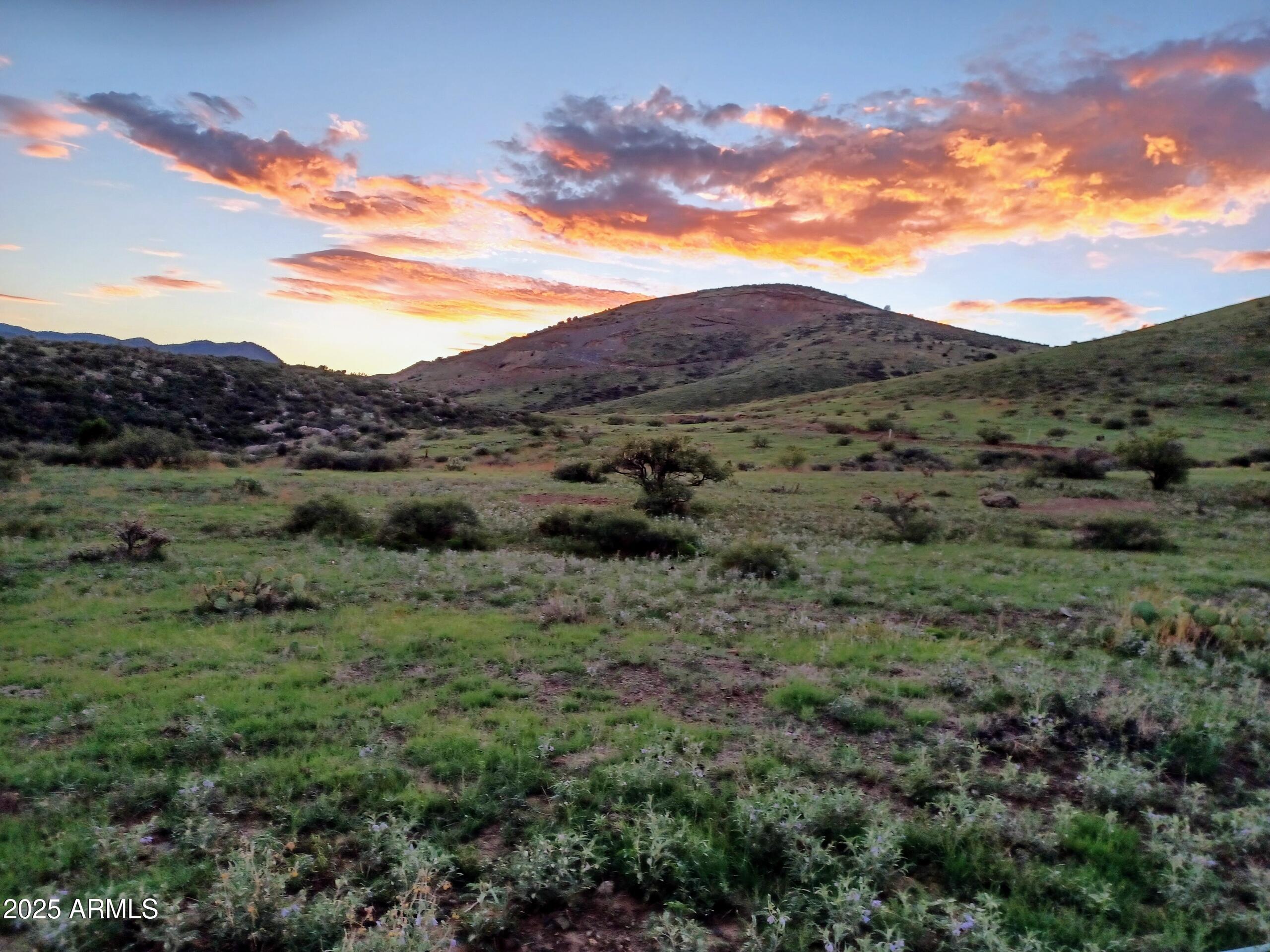 5668 S Miners Pick Rd           Dewey -- -