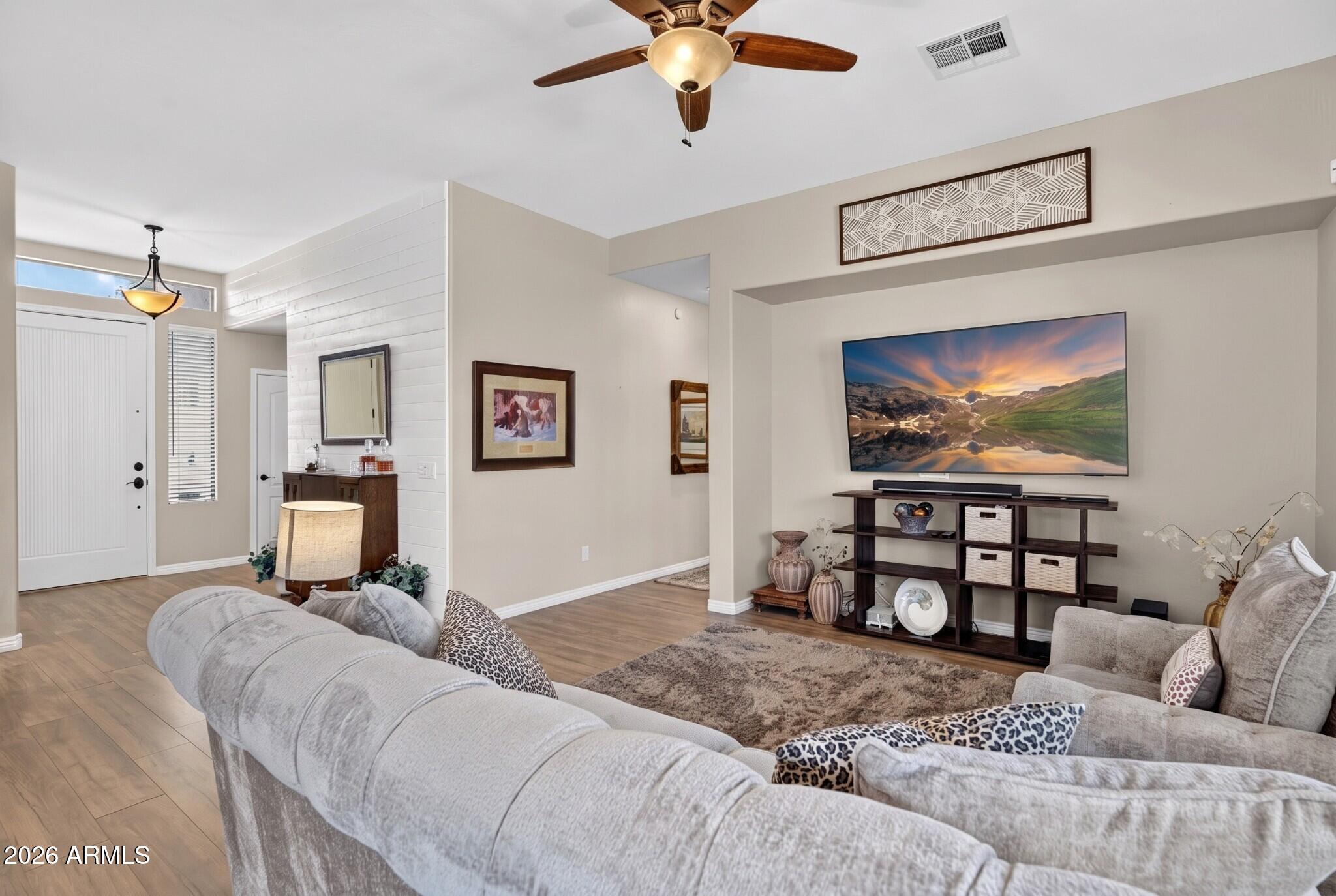 5016 E ROBIN Lane