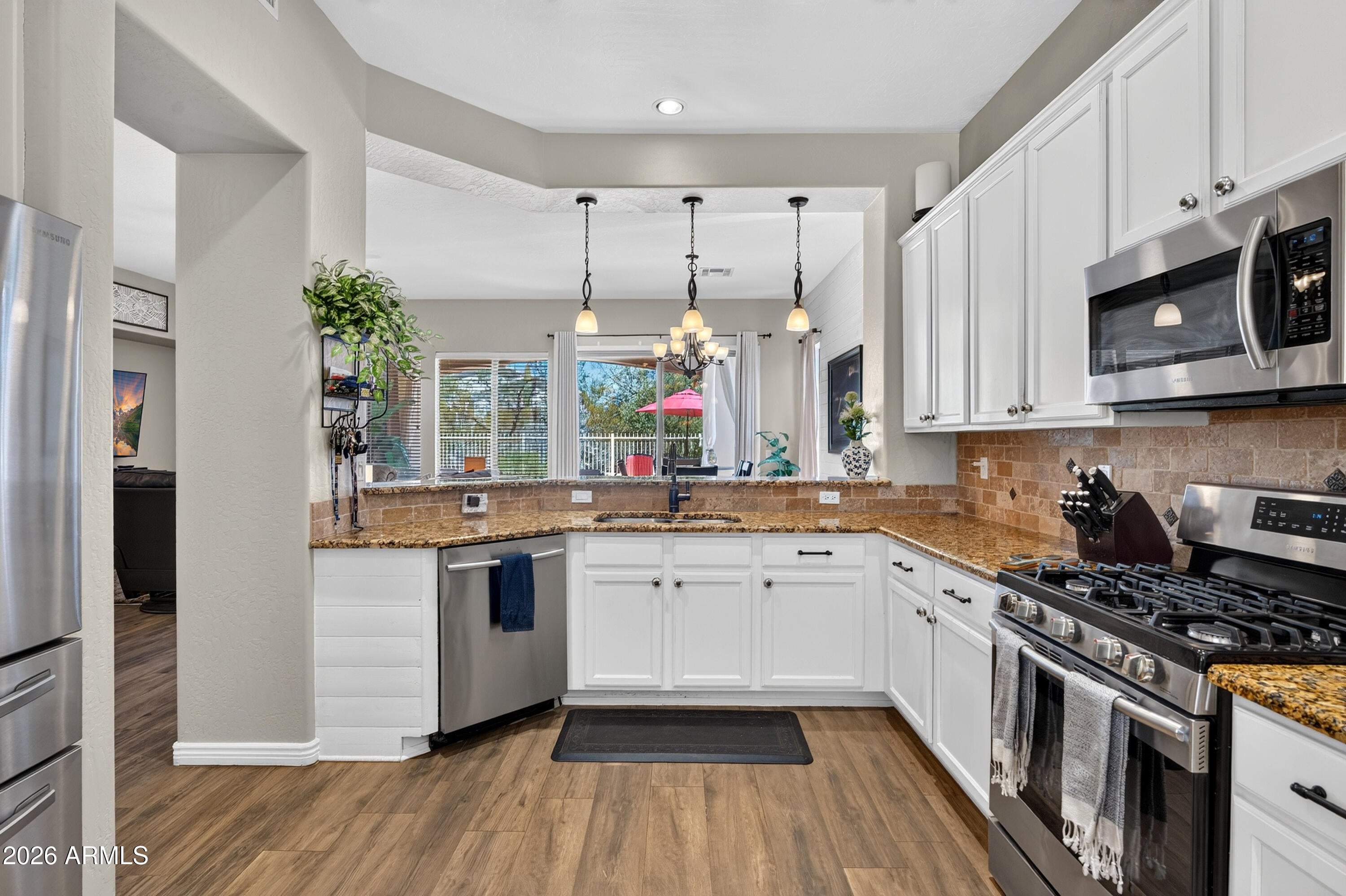 5016 E ROBIN Lane