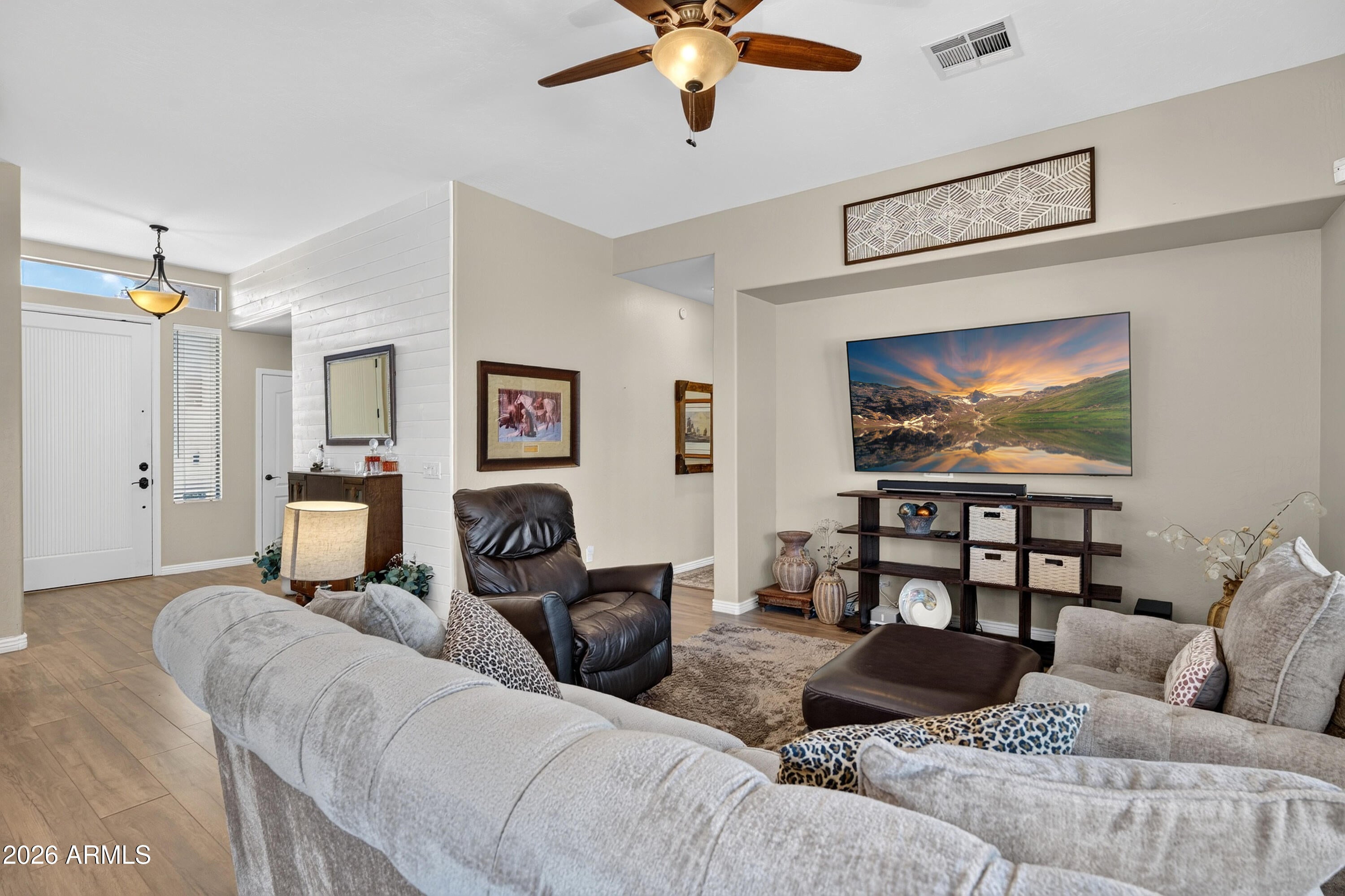 5016 E ROBIN Lane