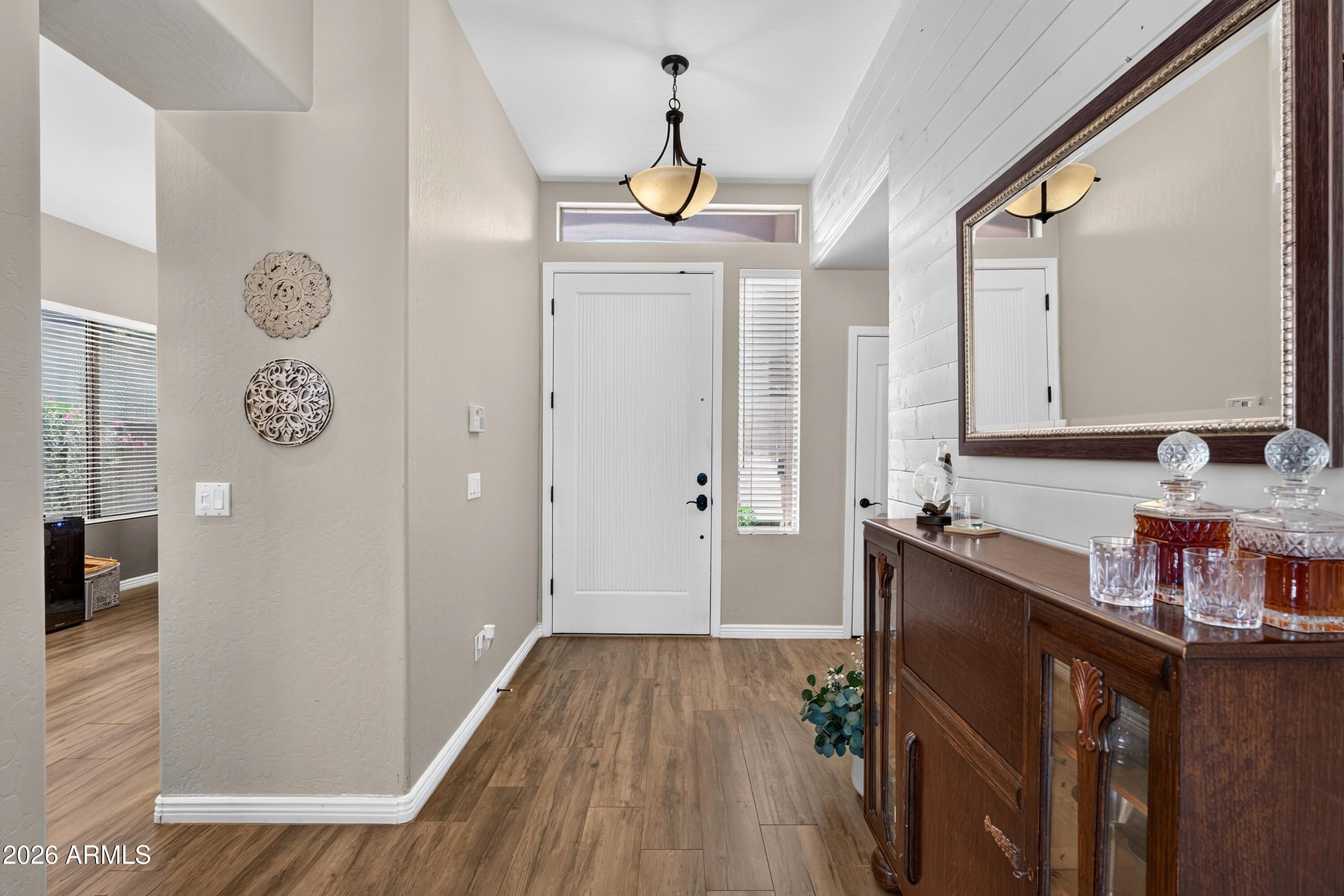5016 E ROBIN Lane