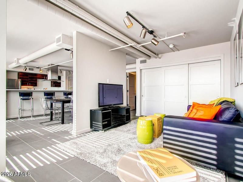 535 W THOMAS Road 210