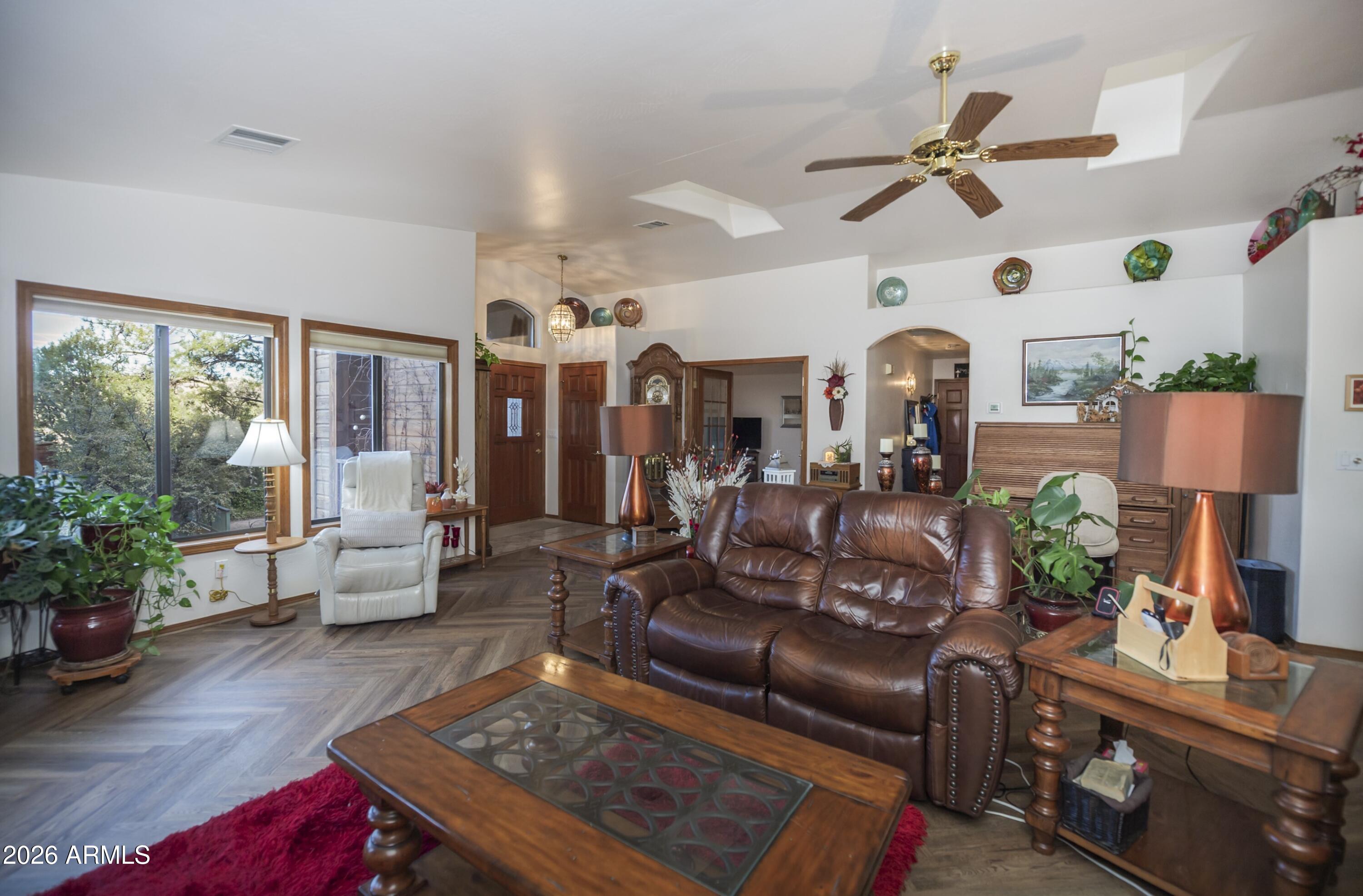 1420 ROYAL OAK Circle