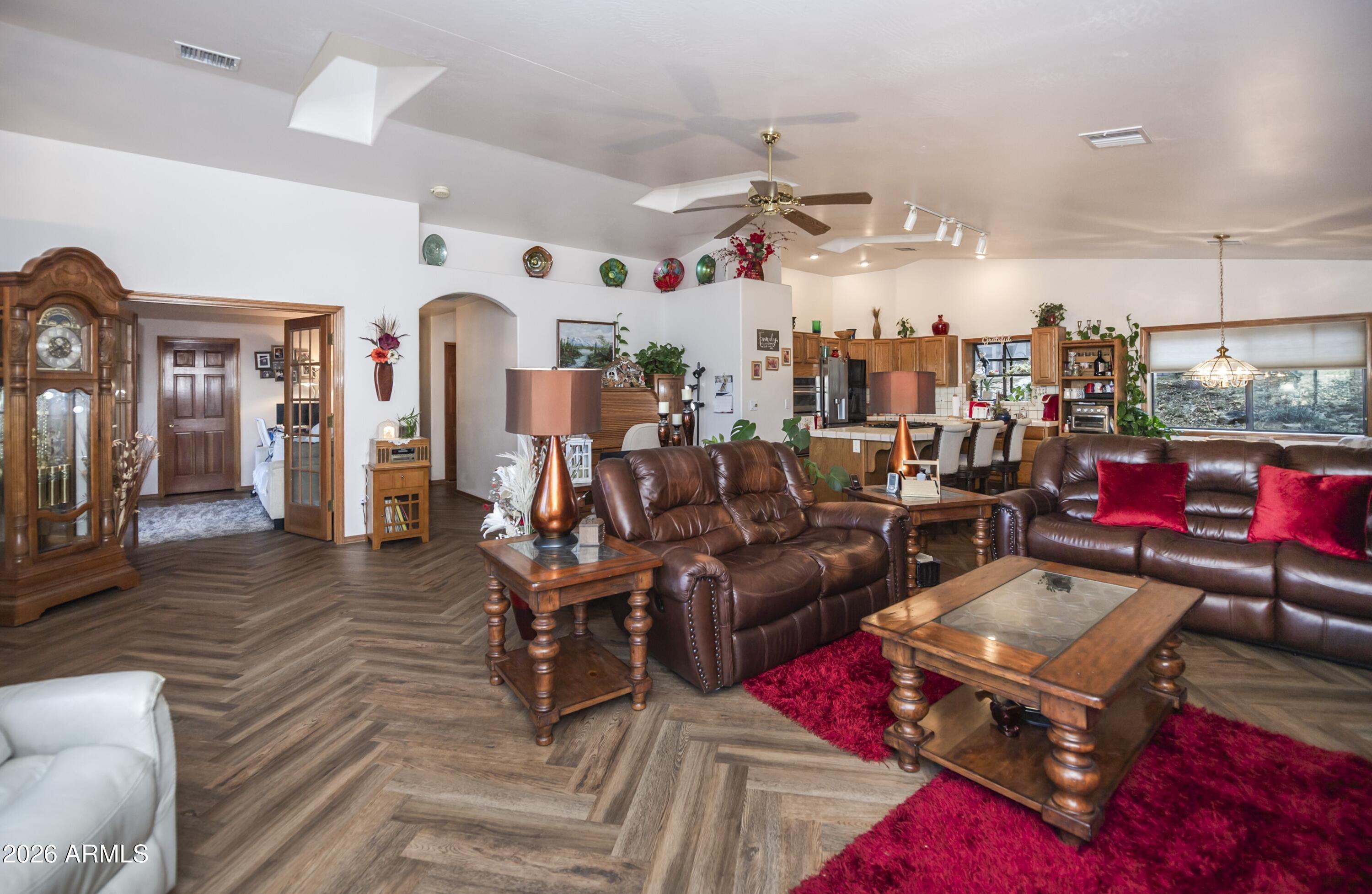 1420 ROYAL OAK Circle