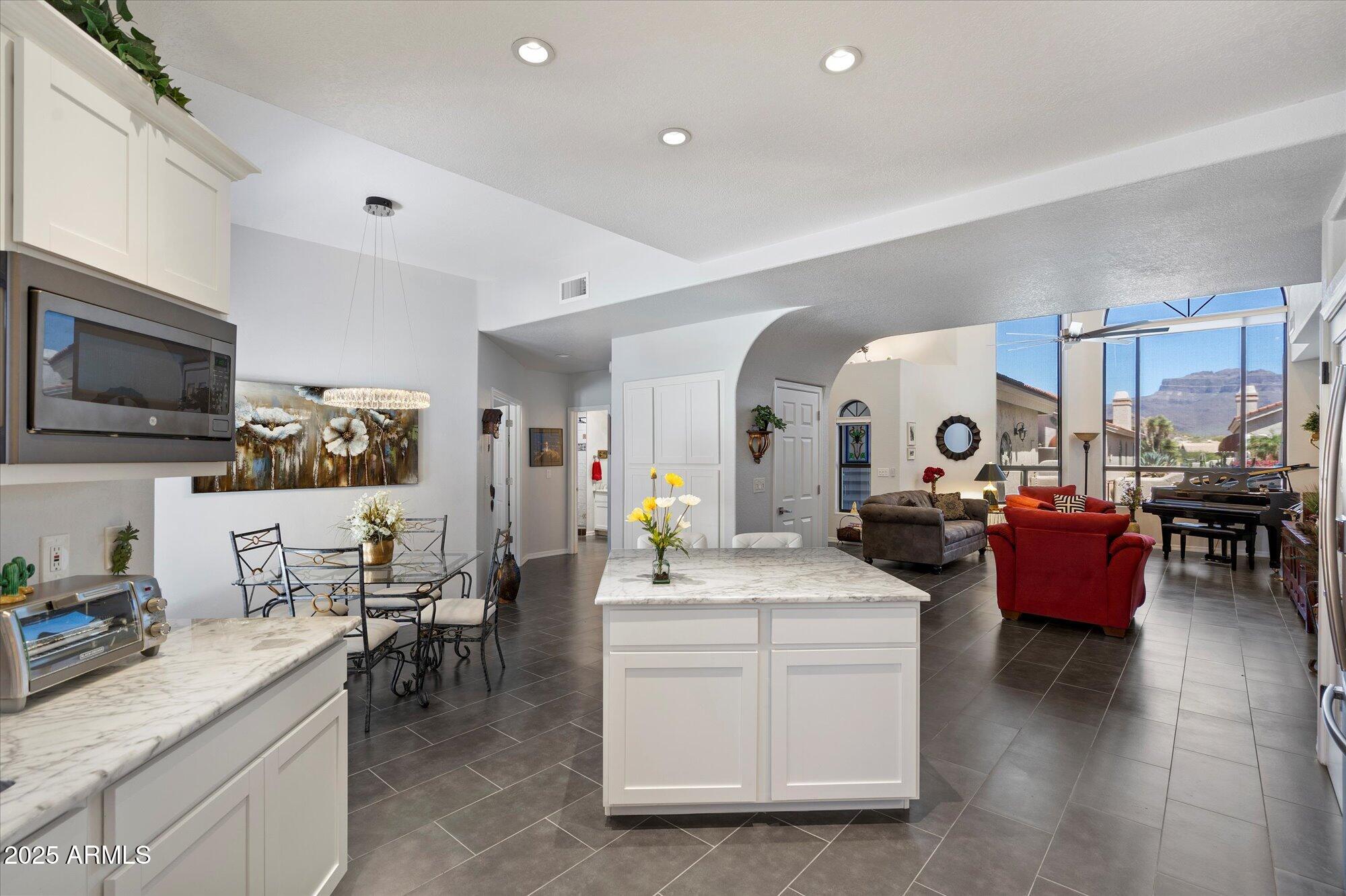 8879 E GREENVIEW Drive