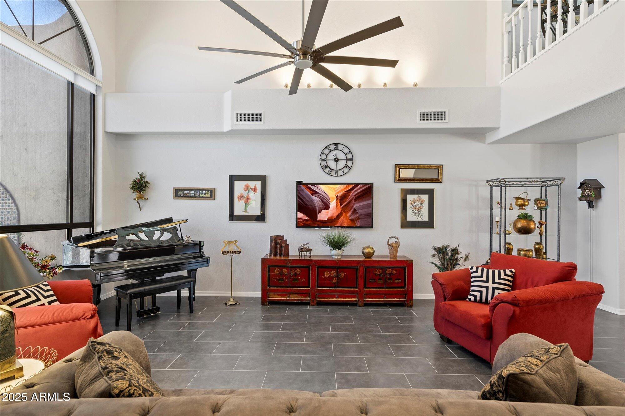 8879 E GREENVIEW Drive