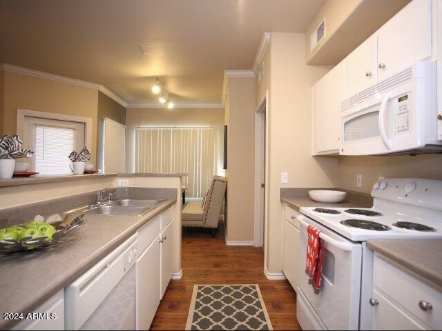 411 E INDIAN SCHOOL Road 2-1