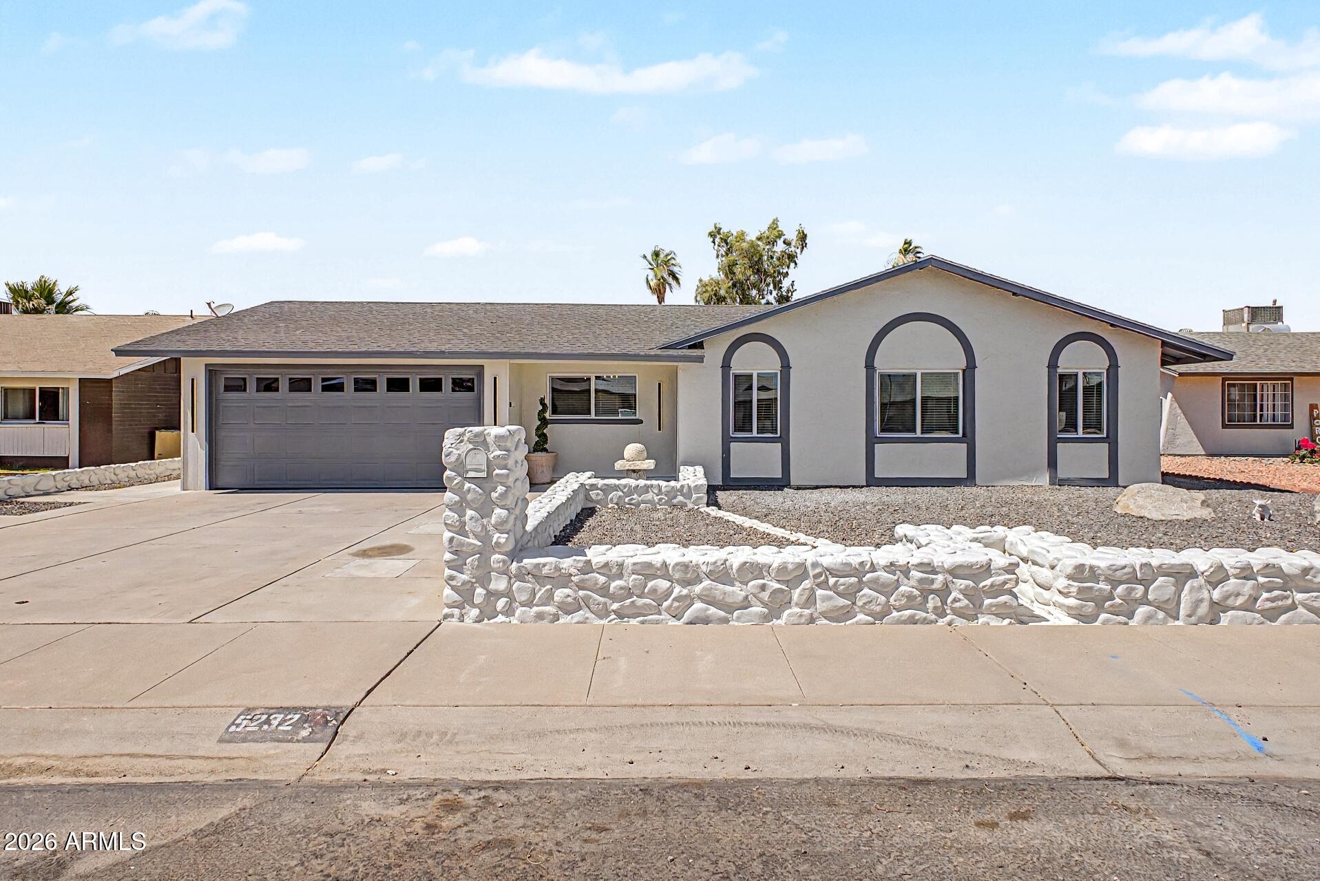 5232 W HEARN Road