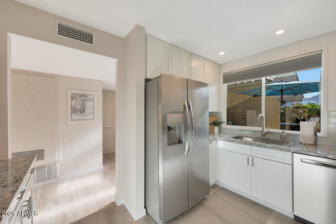 Scottsdale, Arizona 85250, United States, 2 Bedrooms Bedrooms, ,2 BathroomsBathrooms,Residential,Active,222098