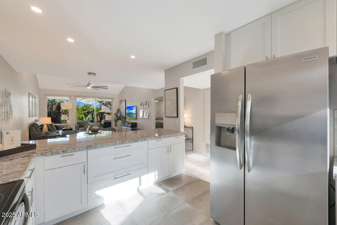 Scottsdale, Arizona 85250, United States, 2 Bedrooms Bedrooms, ,2 BathroomsBathrooms,Residential,Active,222098