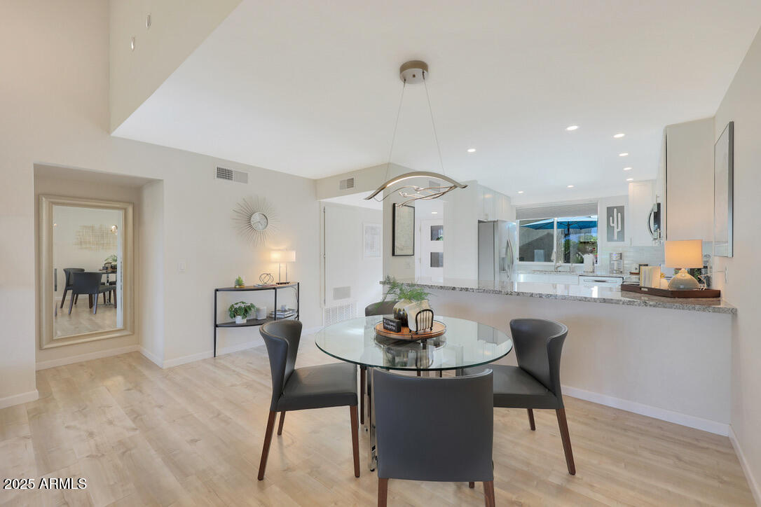 Scottsdale, Arizona 85250, United States, 2 Bedrooms Bedrooms, ,2 BathroomsBathrooms,Residential,Active,222098