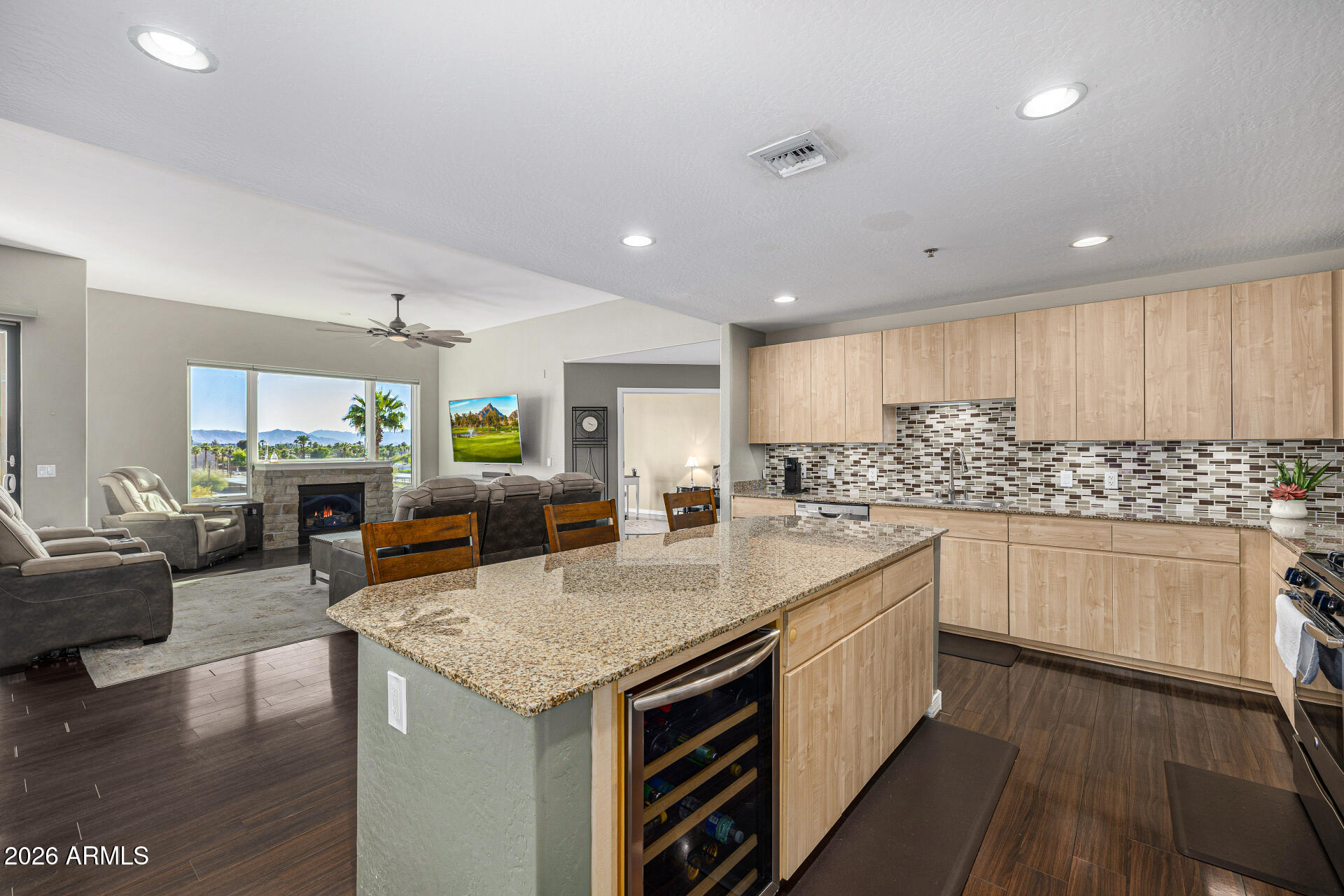 16 W ENCANTO Boulevard 408