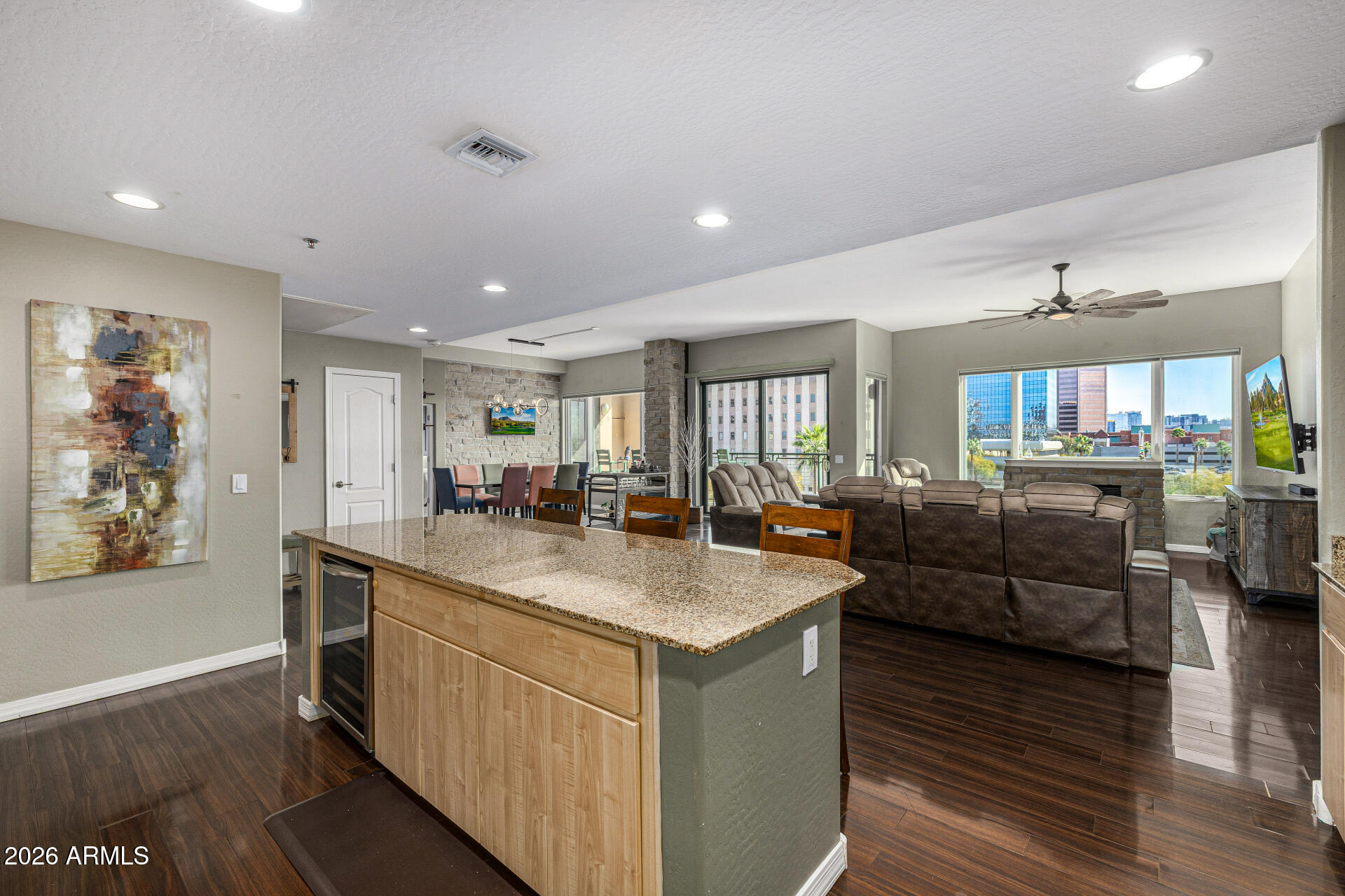 16 W ENCANTO Boulevard 408