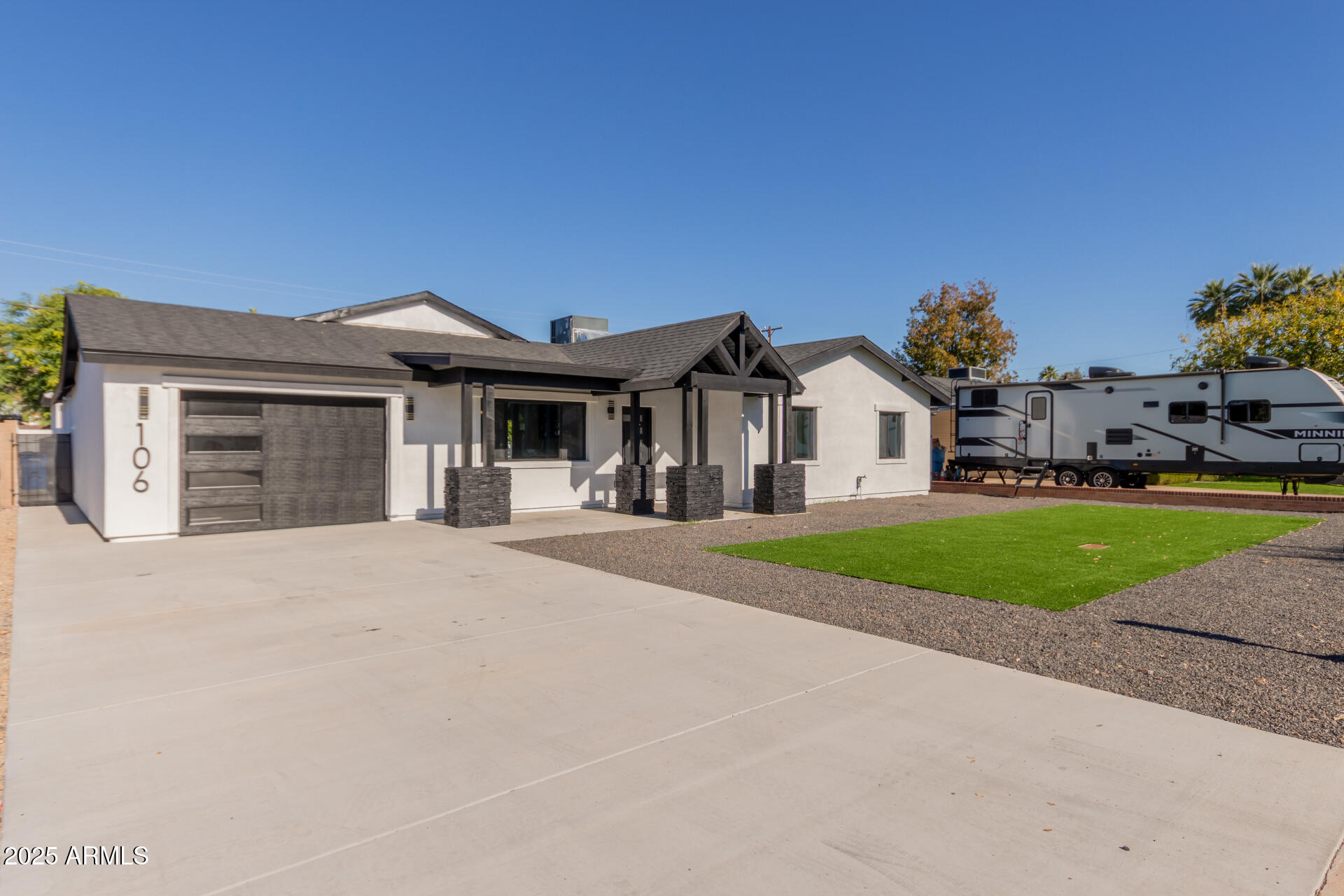 106 E El Camino Drive