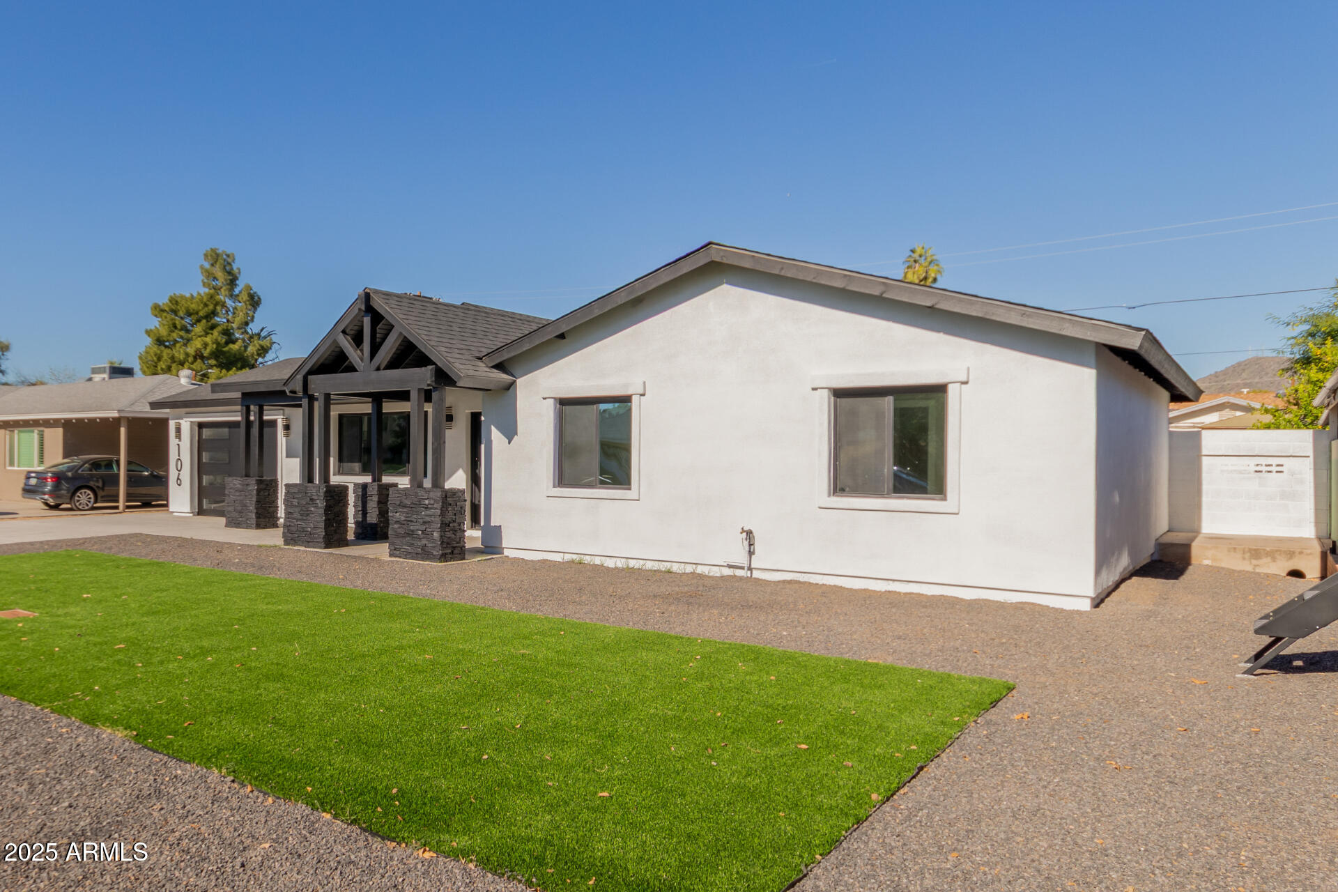 106 E El Camino Drive