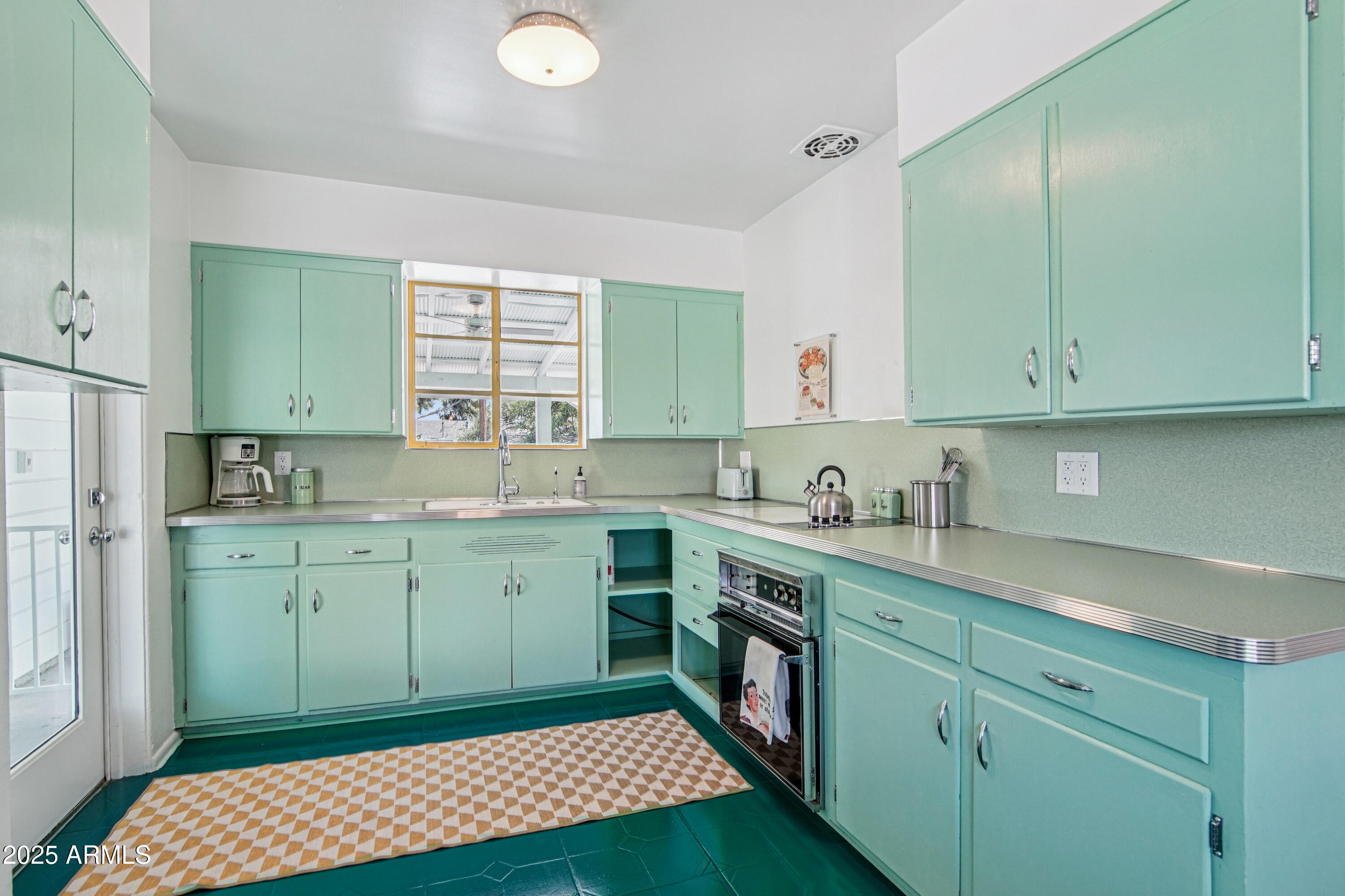 Homes 1 805 E JACKSON Avenue
