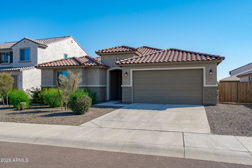 Photo of 5665 N 196th Lane, Litchfield Park, AZ 85340 (MLS # 6947797)