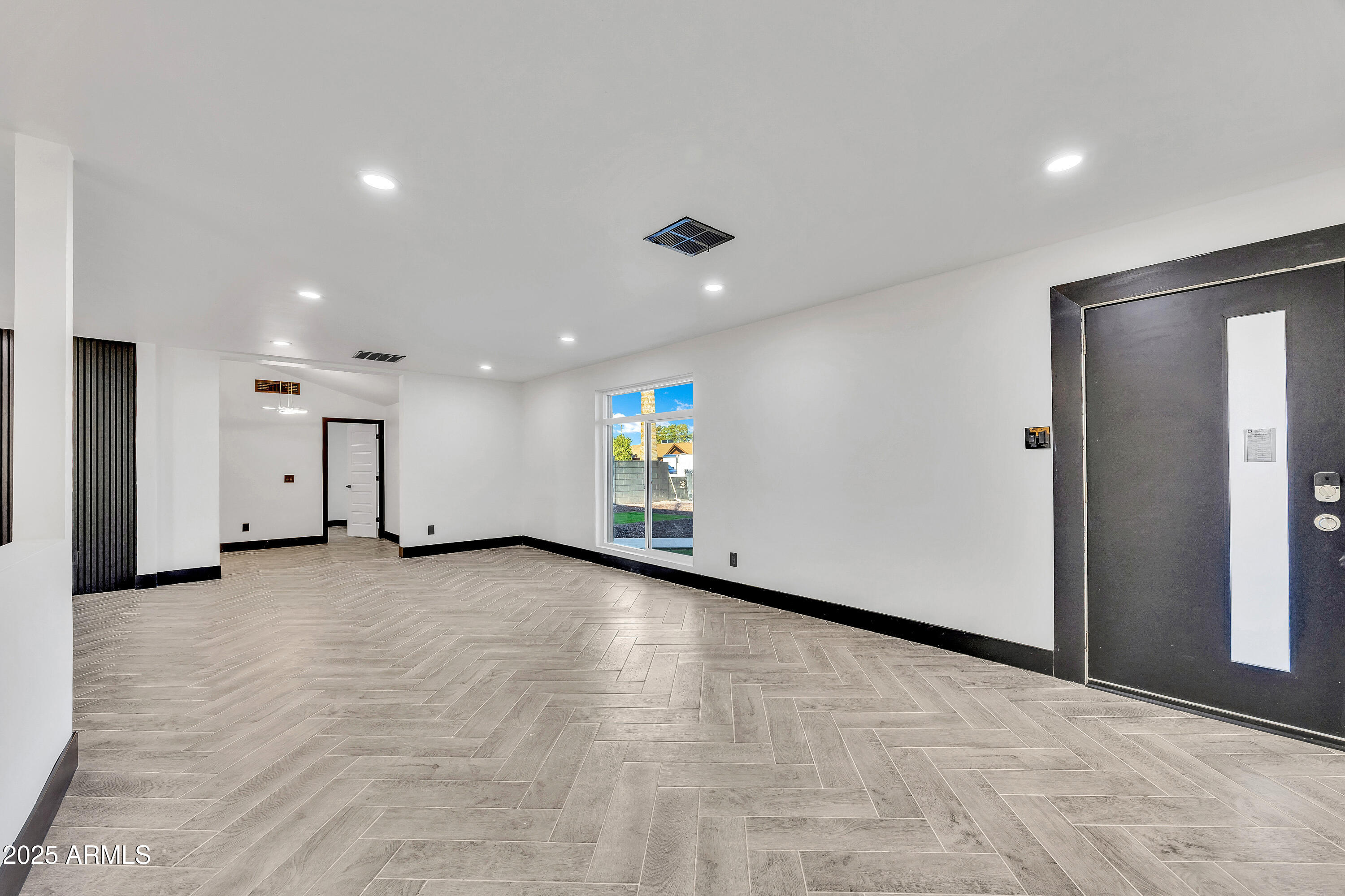 6017 W COLTER Street