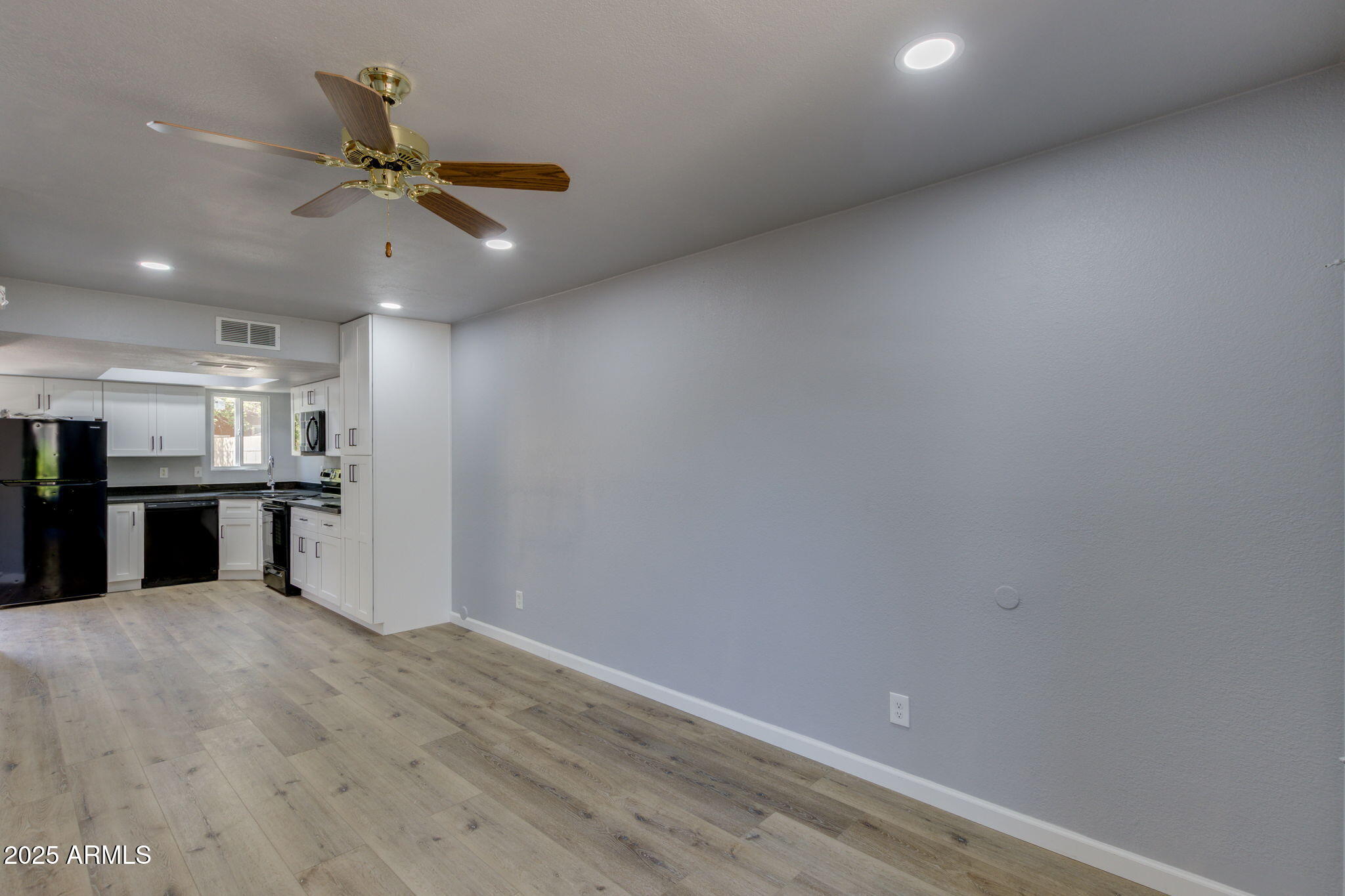 PARADISE PARK ESTATES LOTS 12-20 - Residential Income