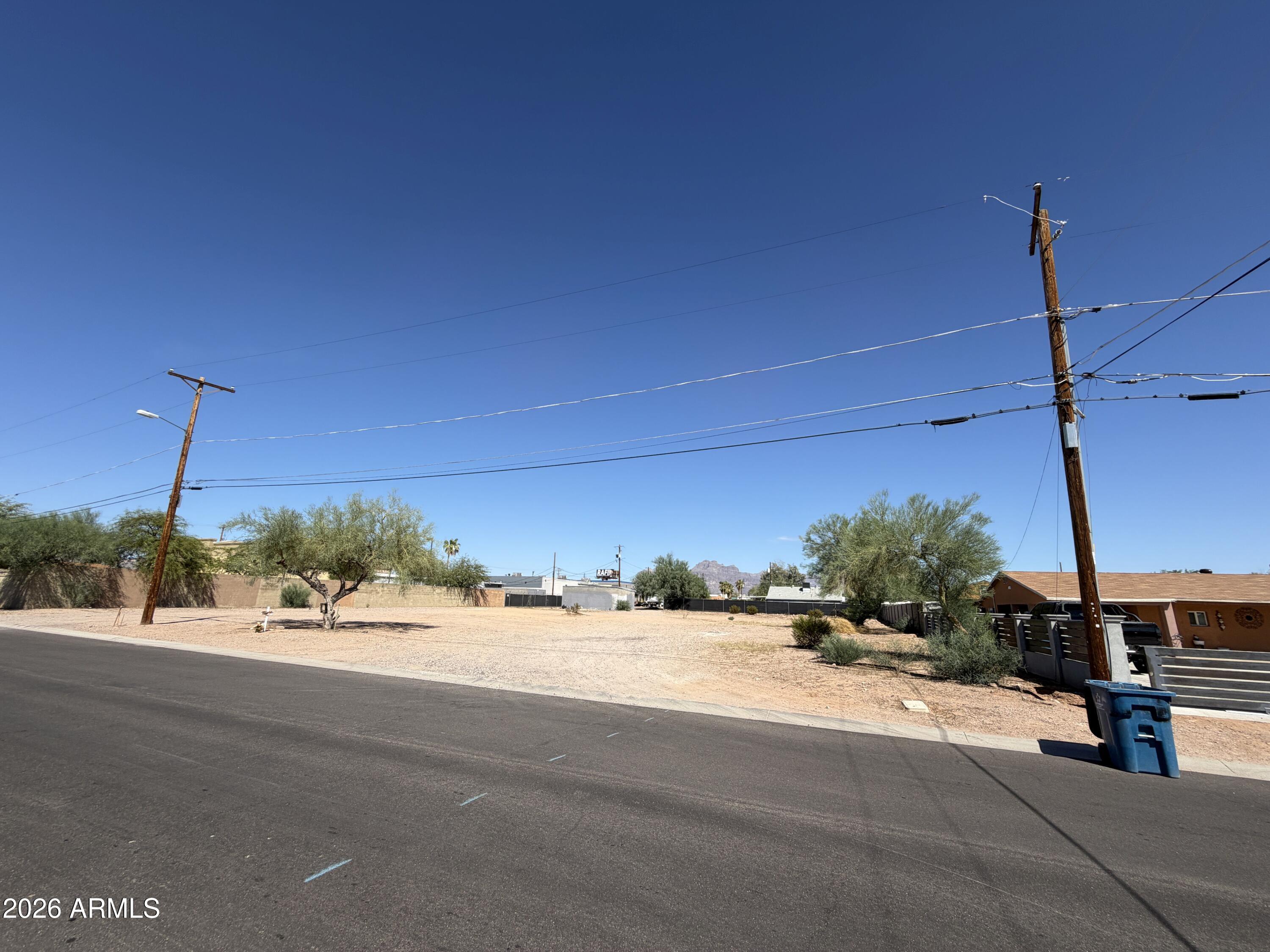 2125 W APACHE Trail 4 & 6