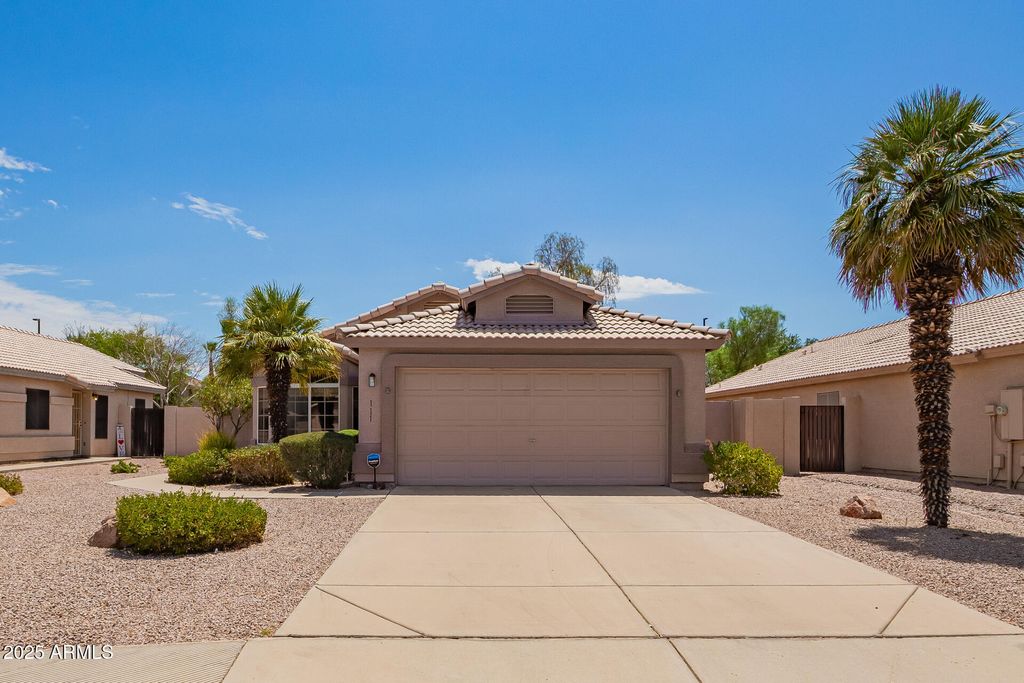 Photo of 111 W Jasper Drive, Gilbert, AZ 85233 (MLS # 6910790)