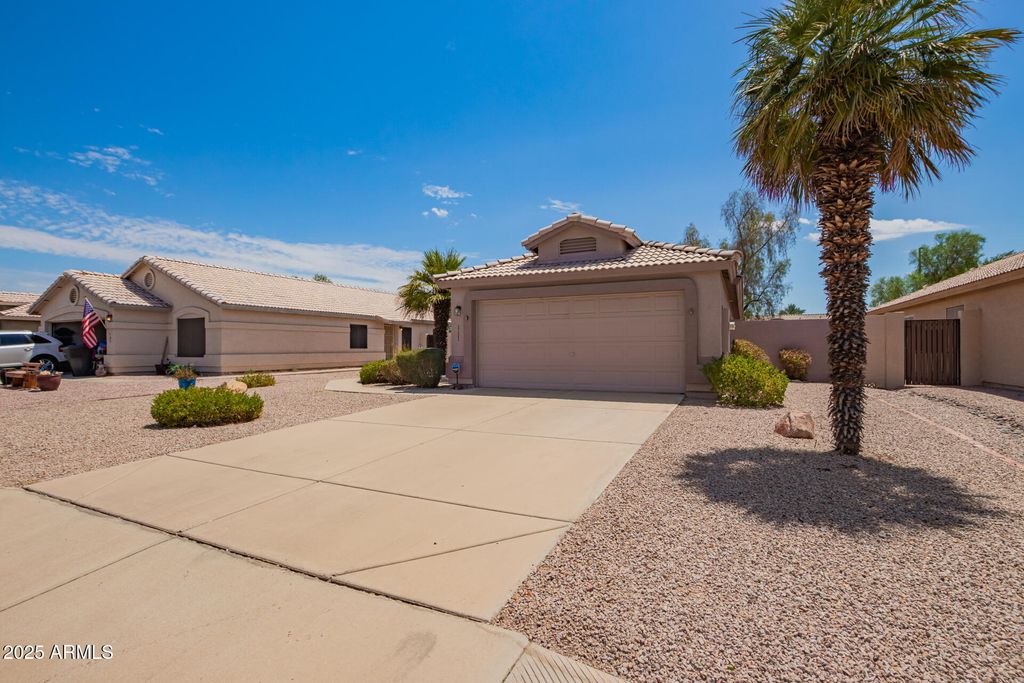 Photo of 111 W Jasper Drive, Gilbert, AZ 85233 (MLS # 6910790)