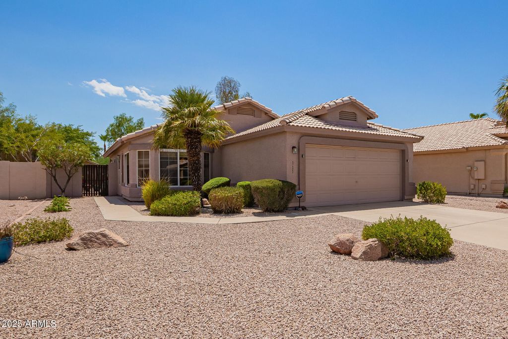 Photo of 111 W Jasper Drive, Gilbert, AZ 85233 (MLS # 6910790)