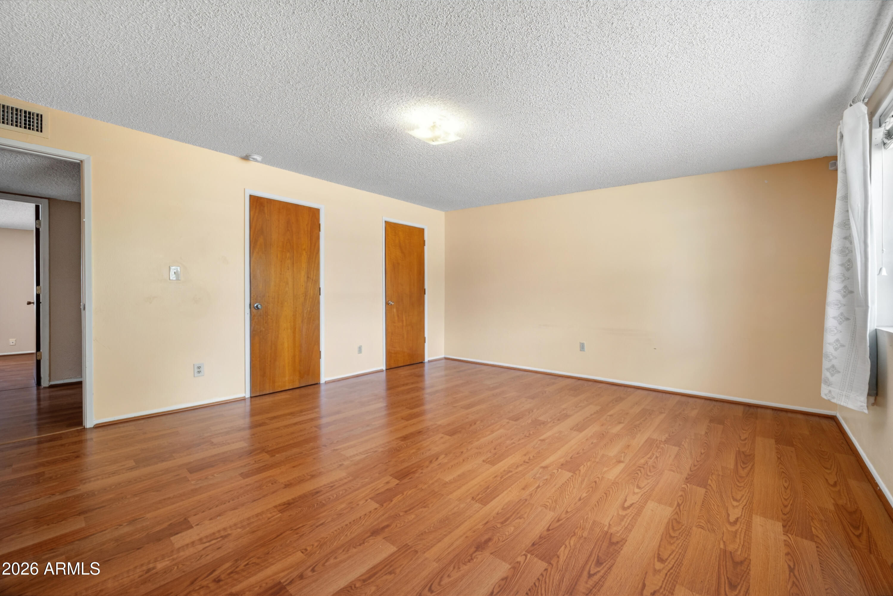 KINGS MANOR - Residential