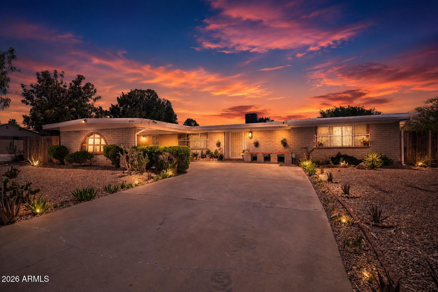 KINGS MANOR - Residential