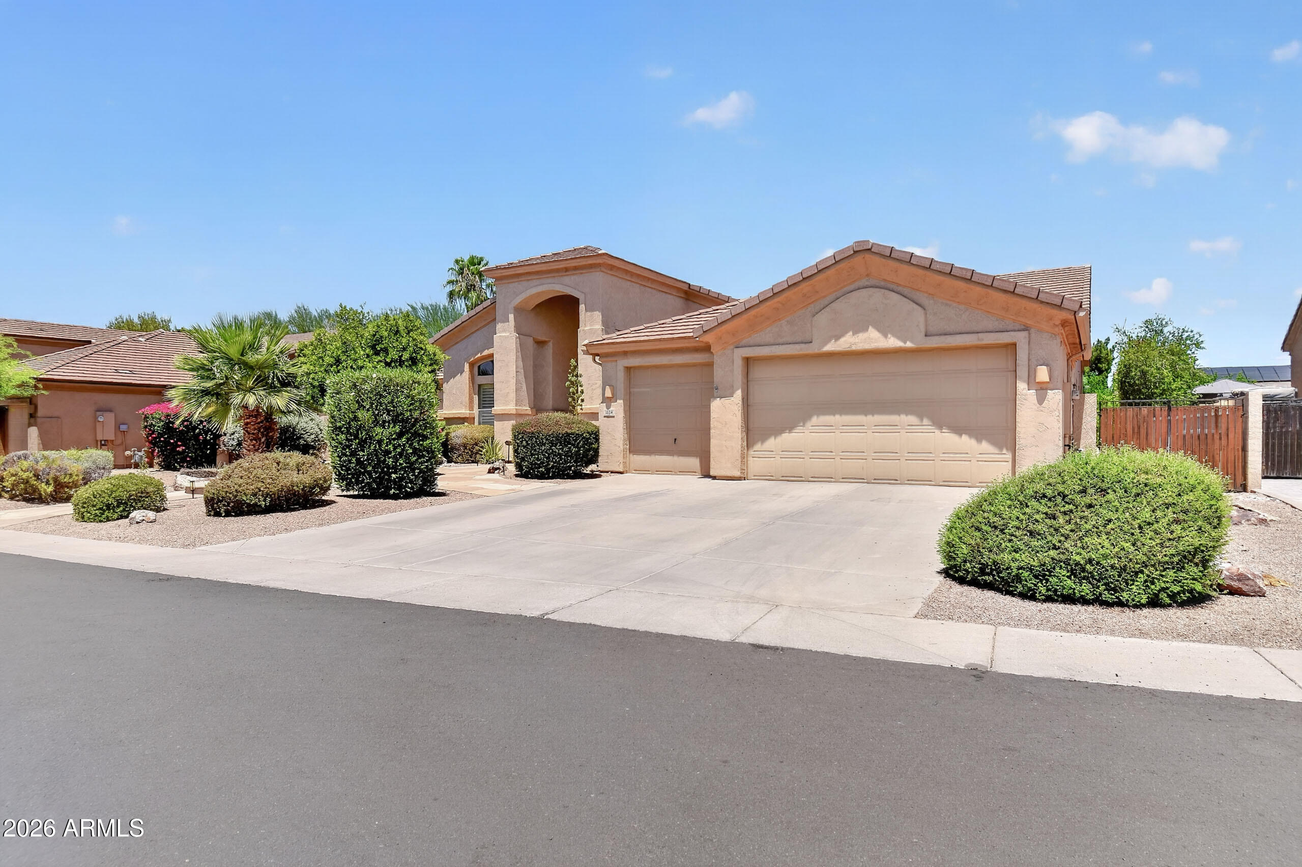 1124 W ENFIELD Place