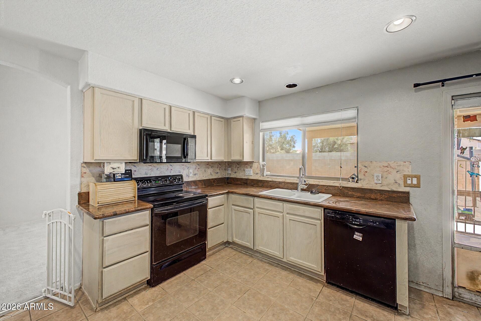 10405 W PRIMROSE Drive