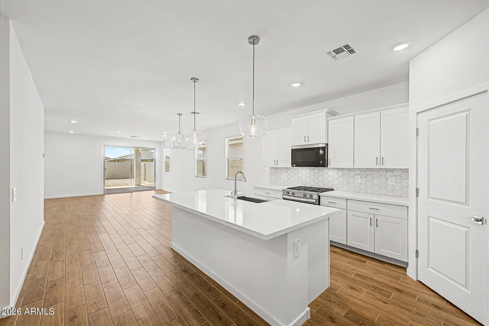 15803 W COTTONTAIL Lane