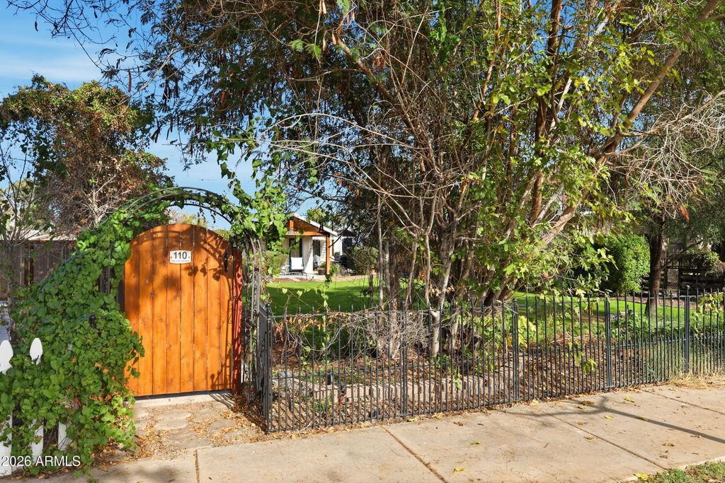 Photo of 110 W Bruce Avenue, Gilbert, AZ 85233 (MLS # 6964337)